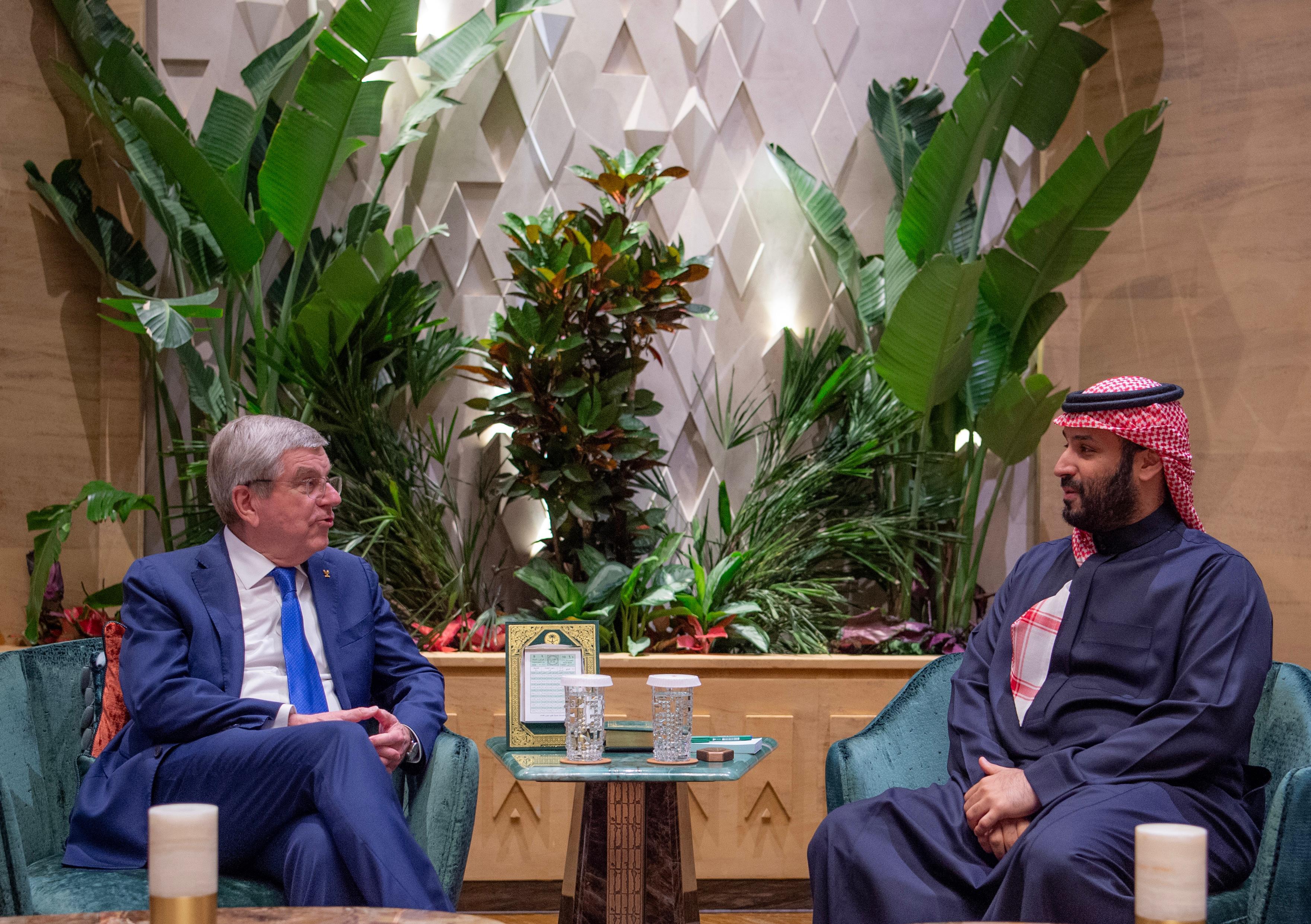ولي العهد يستقبل رئيس اللجنة الأولمبية الدولية