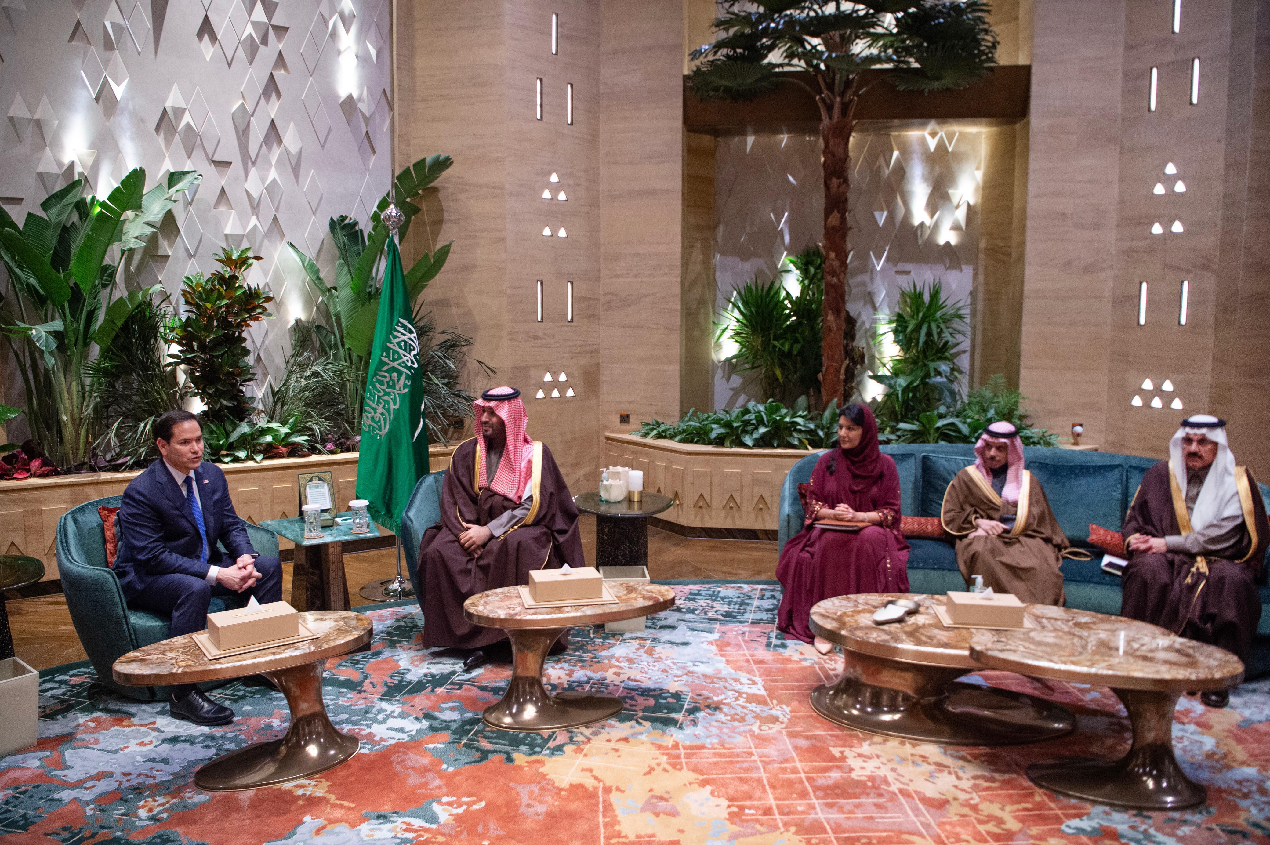 ولي العهد يستقبل وزير الخارجية الأمريكي
