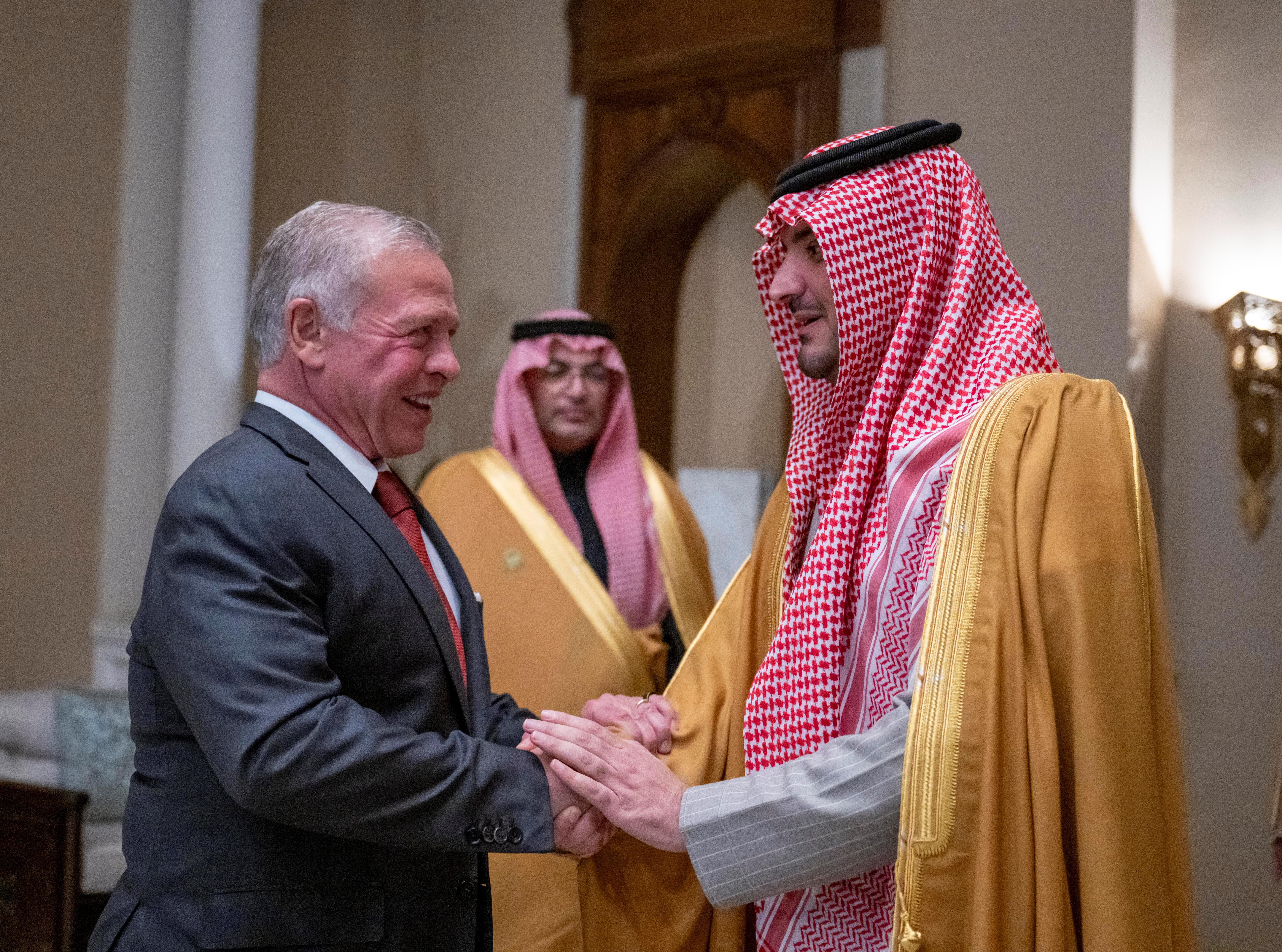 وزير الداخلية يلتقي ملك المملكة الأردنية الهاشمية