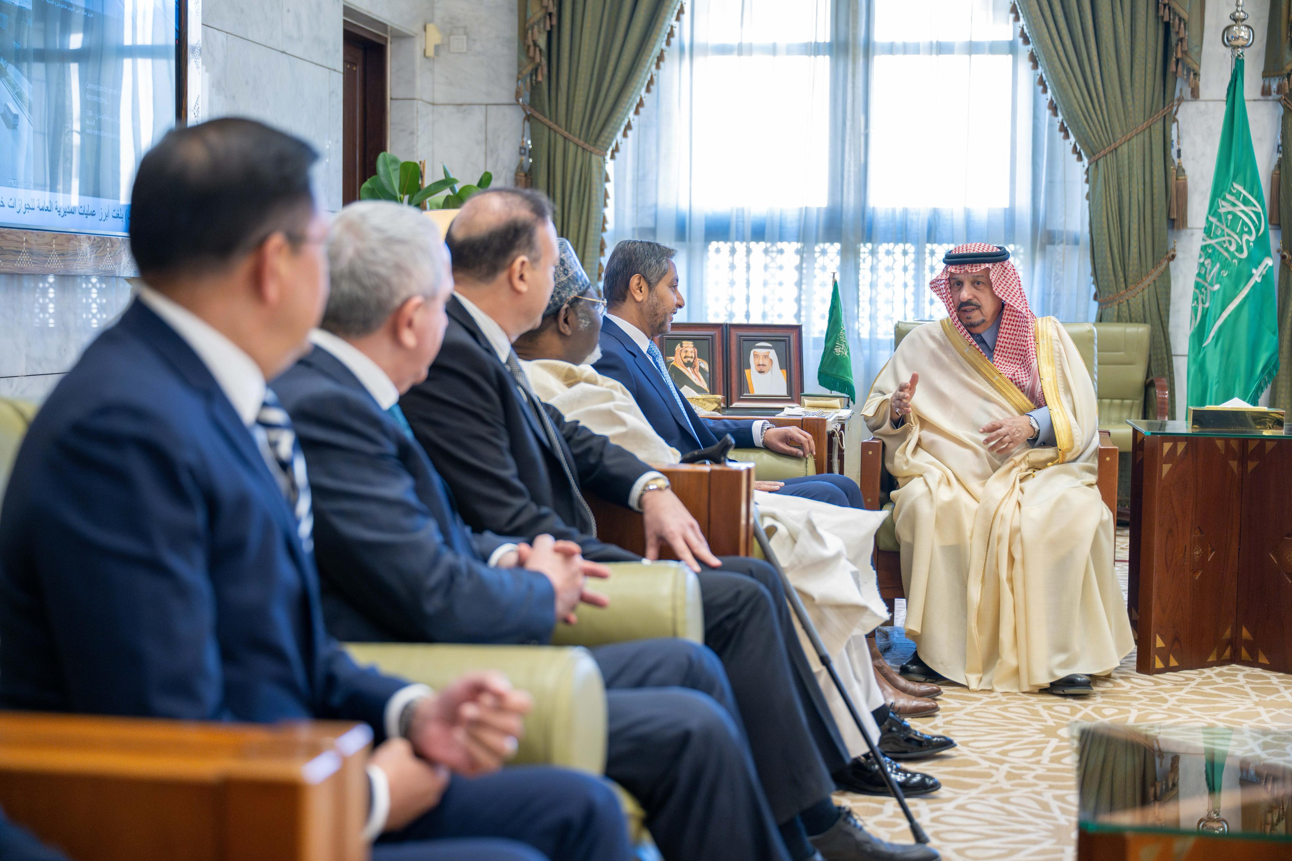 أمير الرياض يستقبل عميد السلك الدبلوماسي ورؤساء المجموعات الجغرافية المعتمدين لدى المملكة