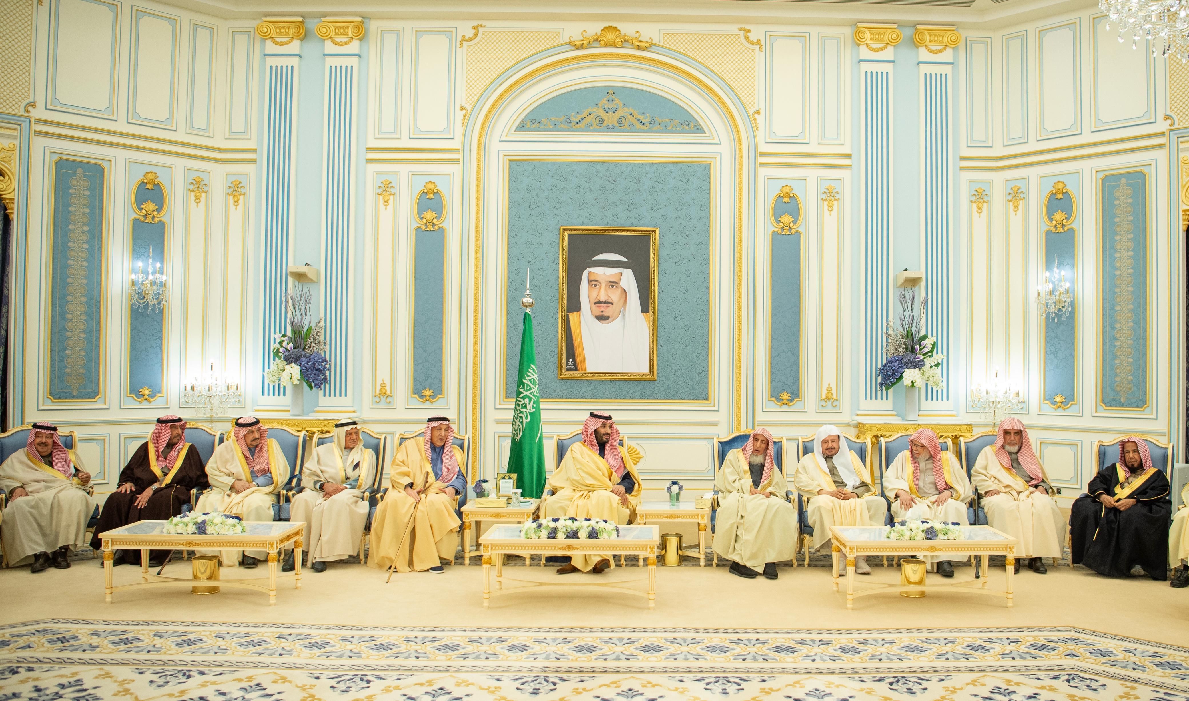 ولي العهد يستقبل المفتي وعلماء وأمراء ووزراء وجمعا  من المواطنين