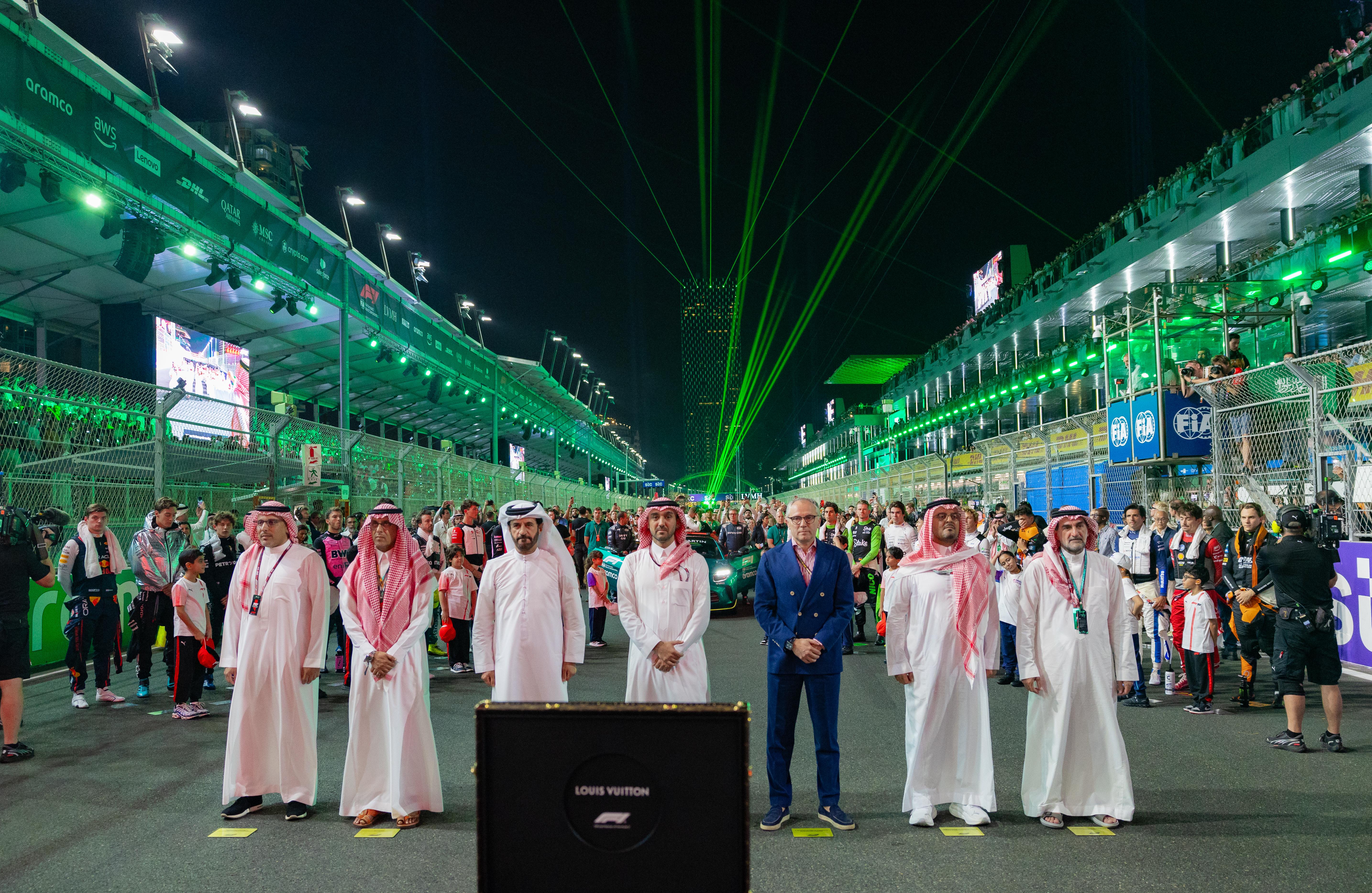 وزير الرياضة يحضر سباق جائزة السعودية الكبرى stc للفورمولا 1 للعام 2025