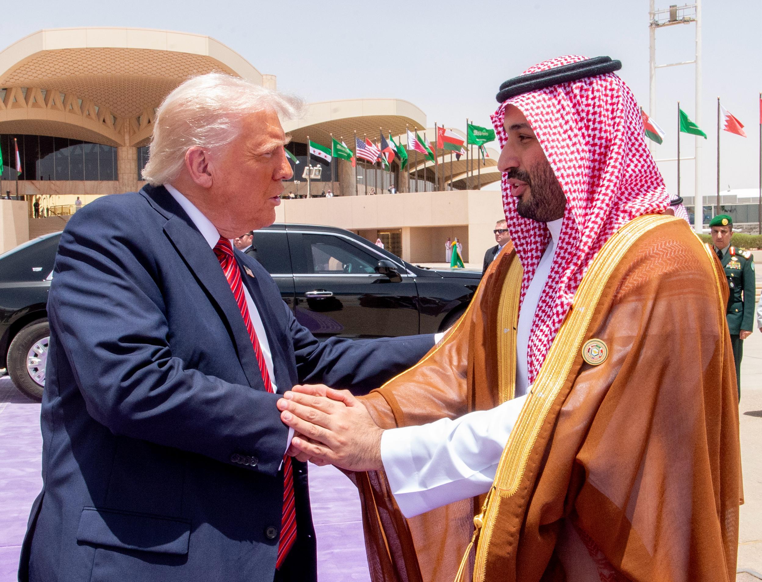 رئيس الولايات المتحدة الأمريكية يغادر المملكة وولي العهد في مقدمة مودعيه