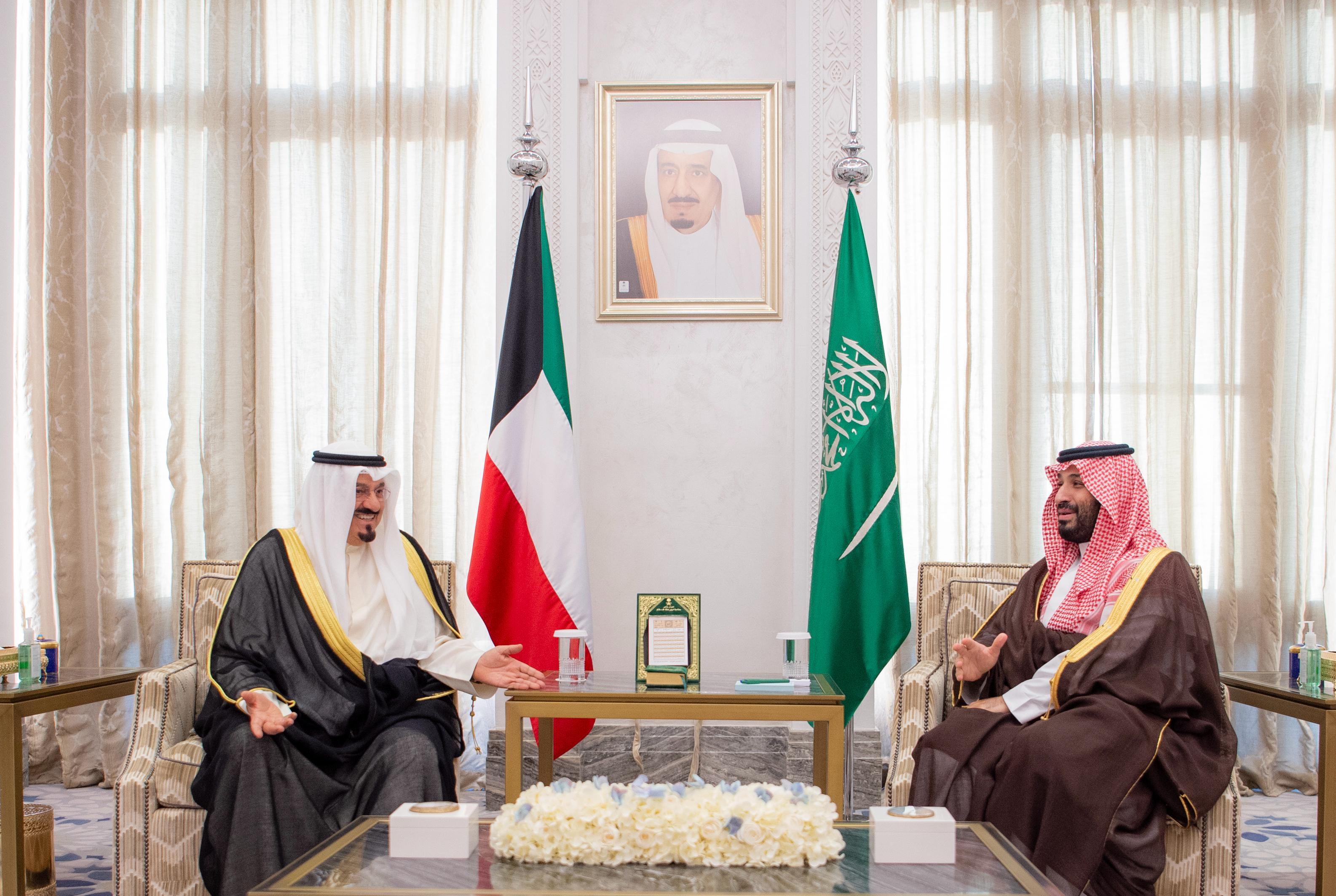  ولي العهد يستقبل رئيس مجلس الوزراء الكويتي