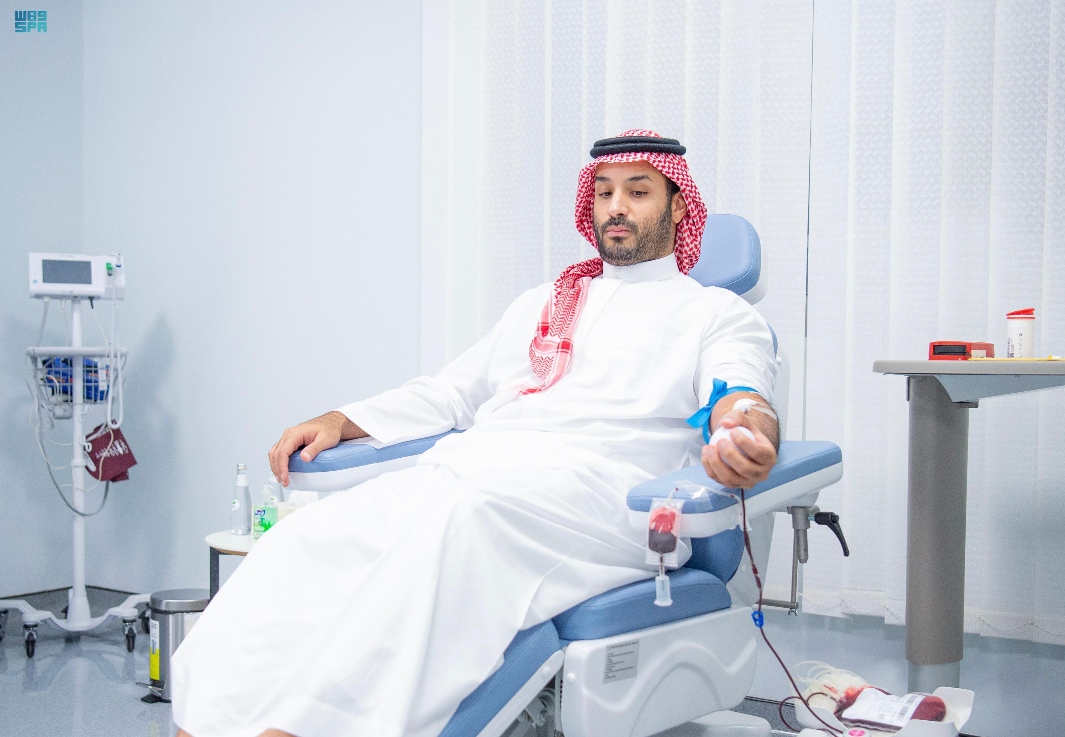 ولي العهد يتبرع بالدم ويطلق الحملة الوطنية السنوية للتبرع بالدم