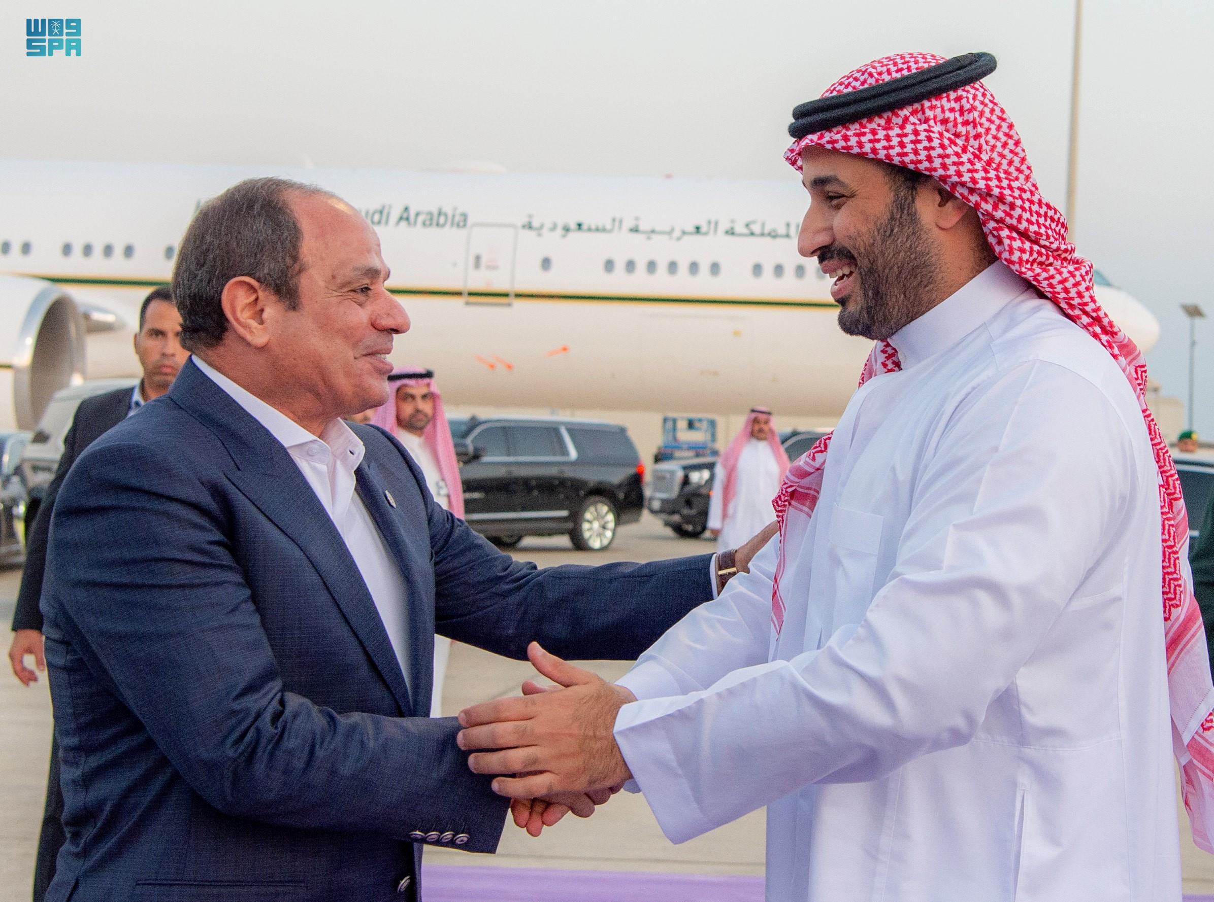 لرئيس المصري يغادر نيوم وولي العهد في مقدمة مودعيه
