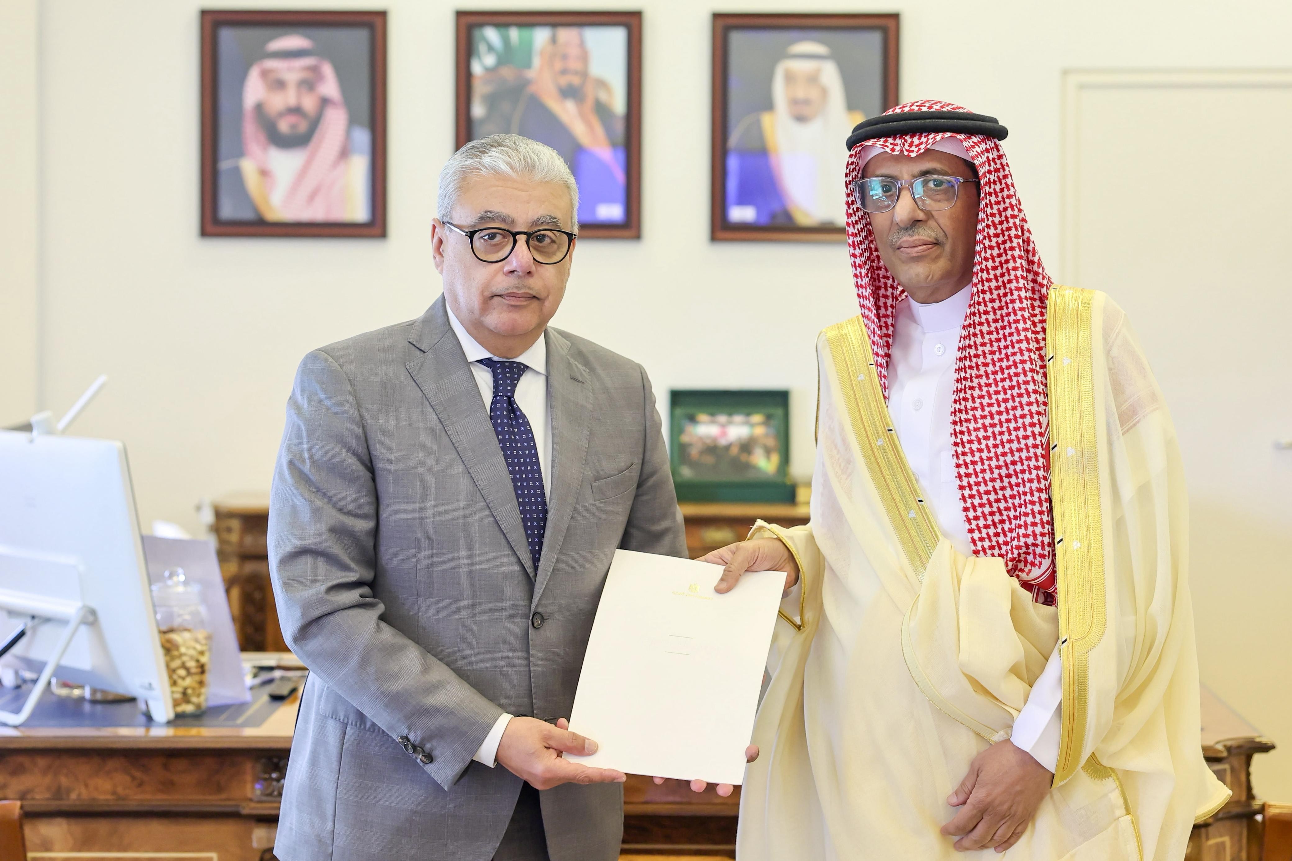 خادم الحرمين الشريفين يتلقى رسالة خطية من الرئيس المصري