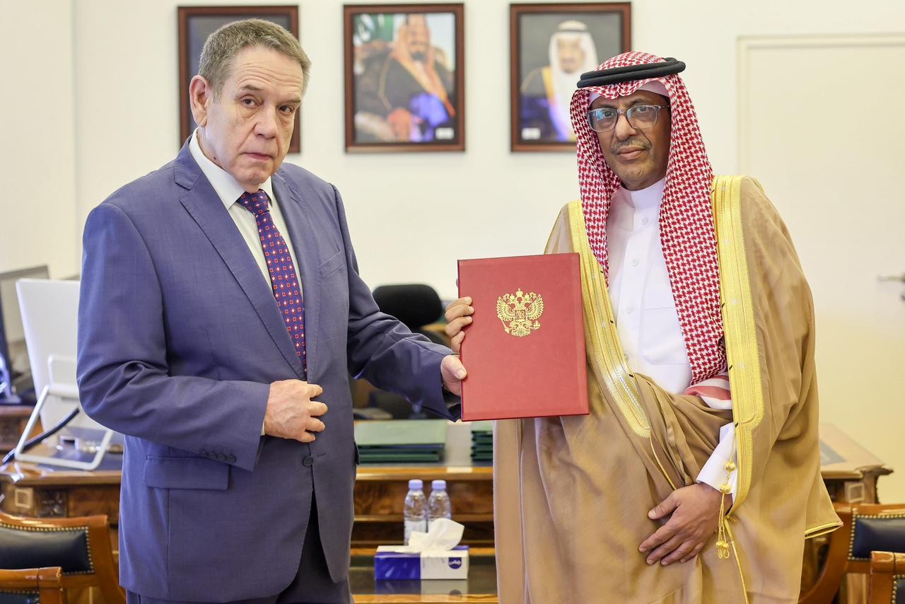 ولي العهد يتلقى رسالة خطية من الرئيس الروسي