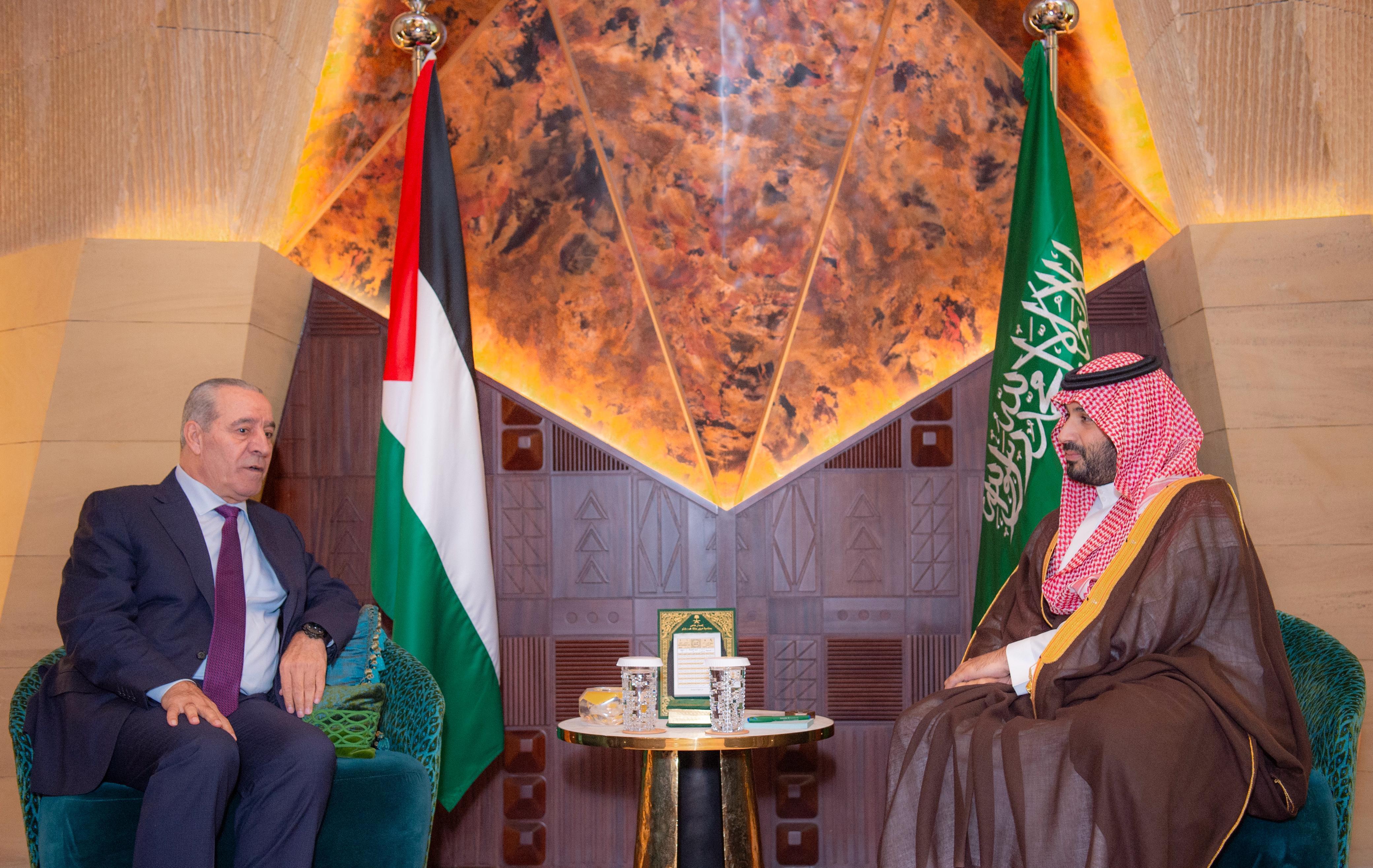 ولي العهد يستقبل نائب رئيس دولة فلسطين