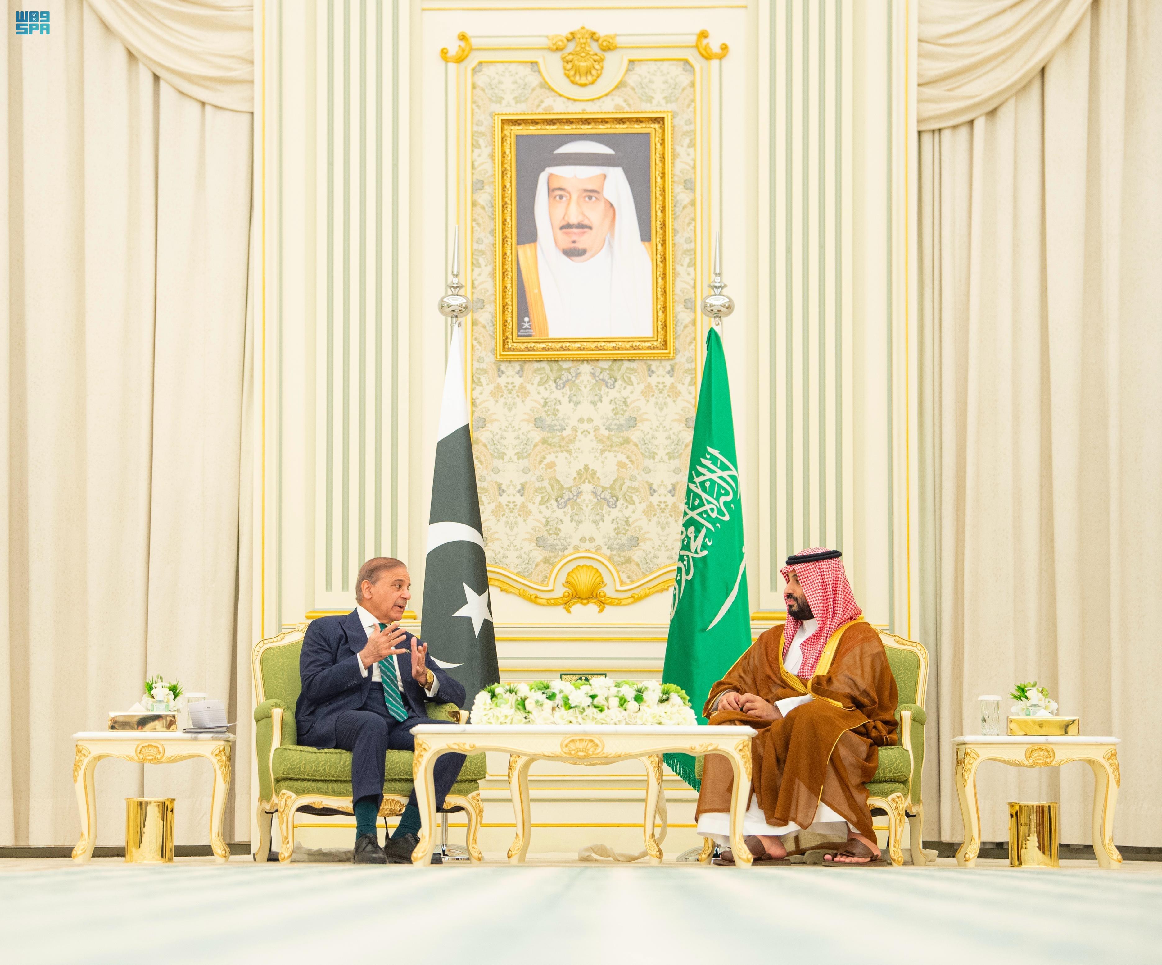 ولي العهد يستقبل رئيس الوزراء الباكستاني ويعقدان جلسة مباحثات رسمية