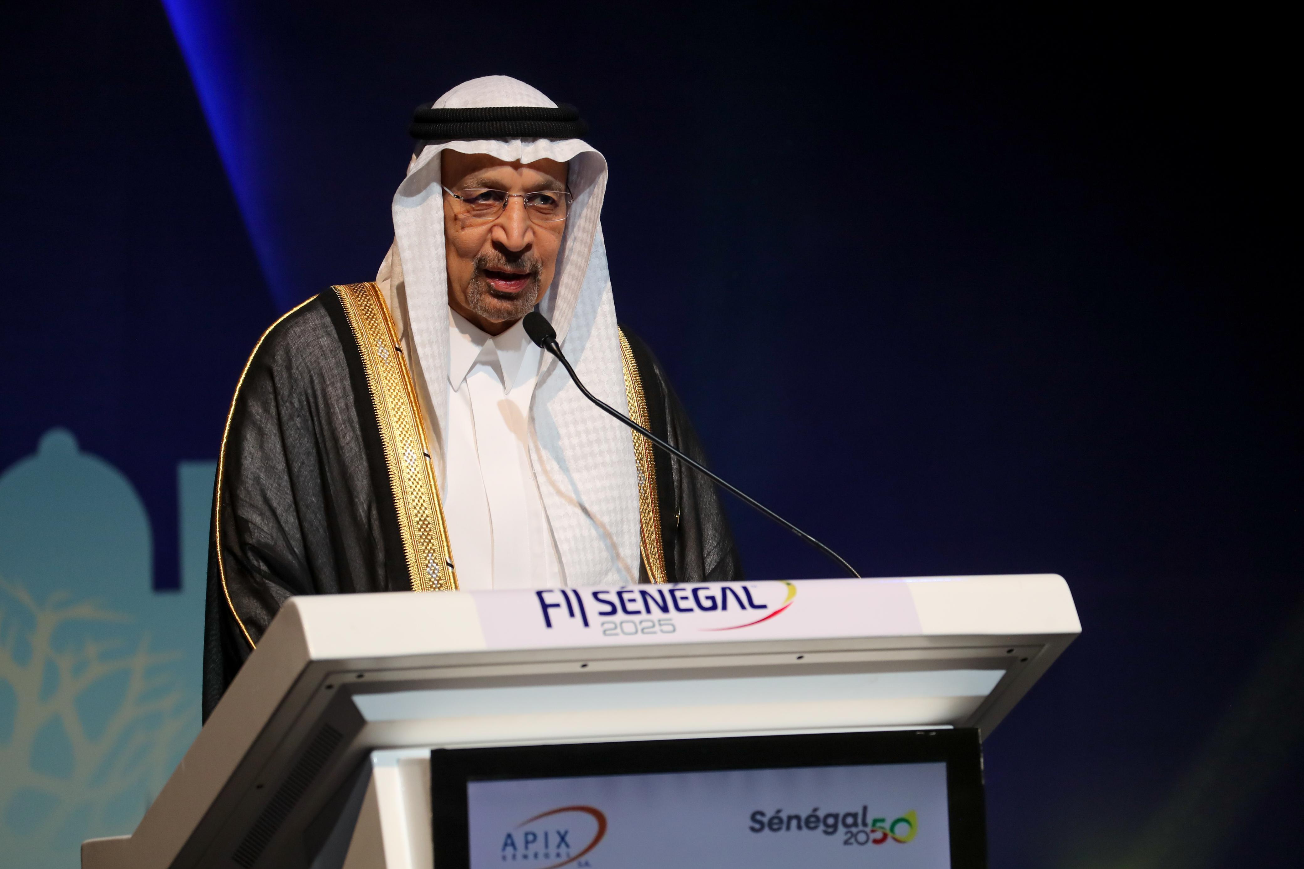 وزير الاستثمار يشارك في منتدى الاستثمار بالعاصمة السنغالية
