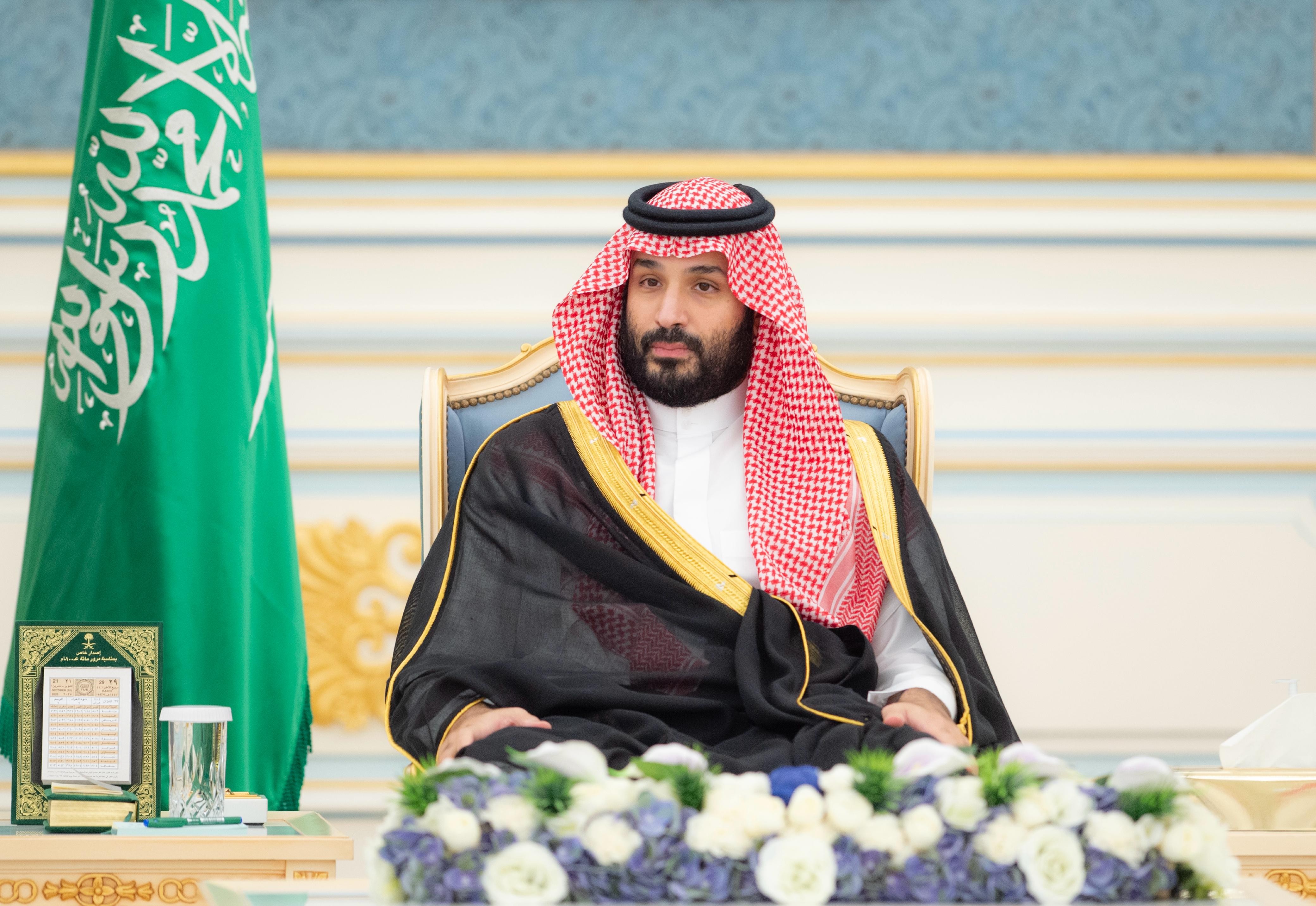 ولي العهد يستقبل أصحاب السمو الأمراء والفضيلة العلماء والمعالي الوزراء وجمعا من المواطنين