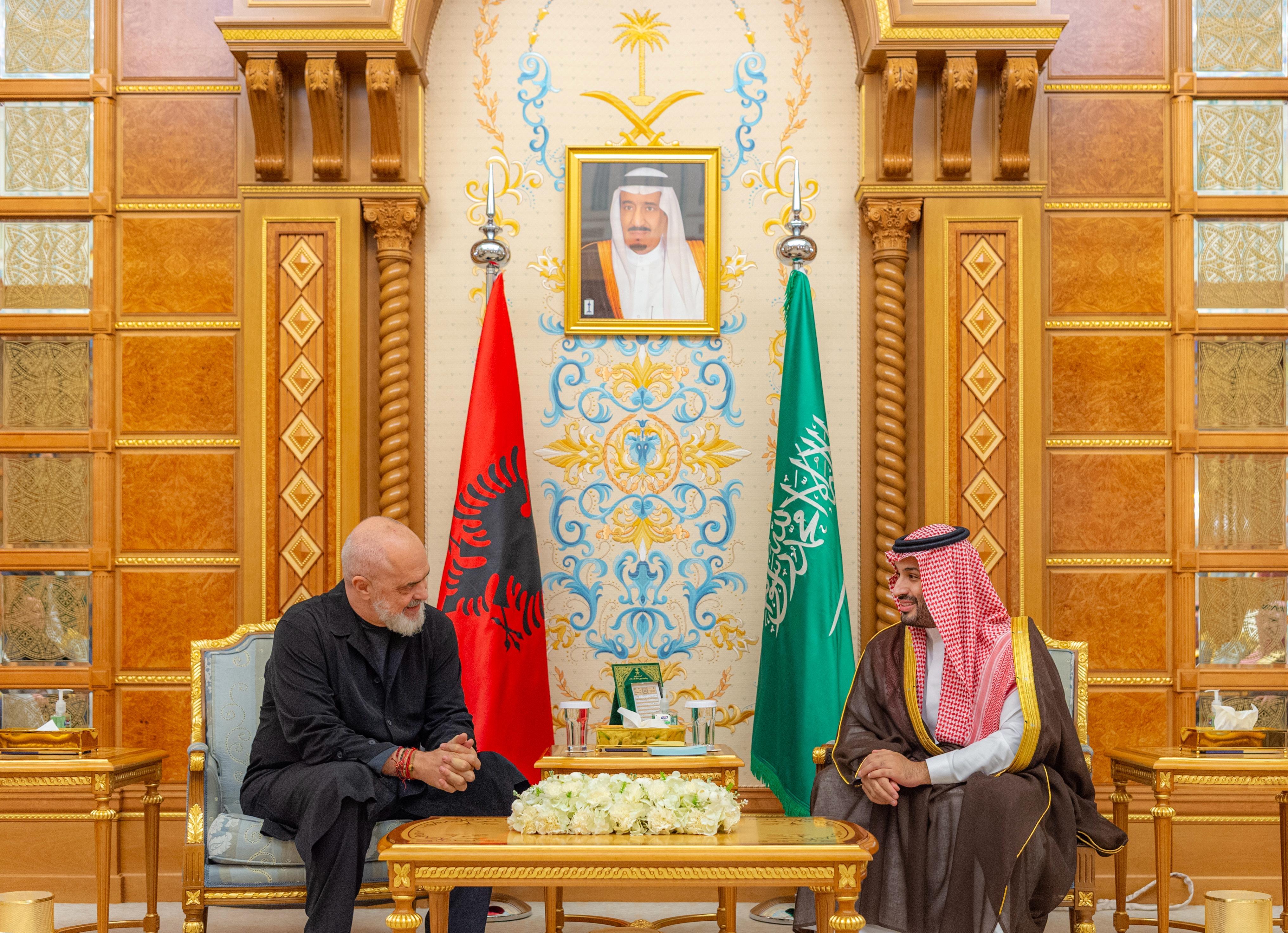 ولي العهد يلتقي رئيس وزراء جمهورية ألبانيا