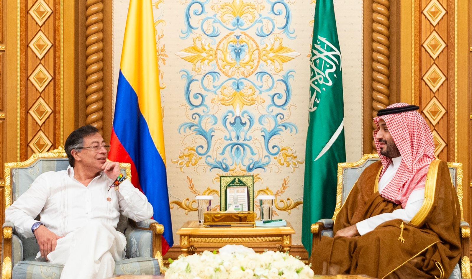 ولي العهد يلتقي رئيس جمهورية كولومبيا