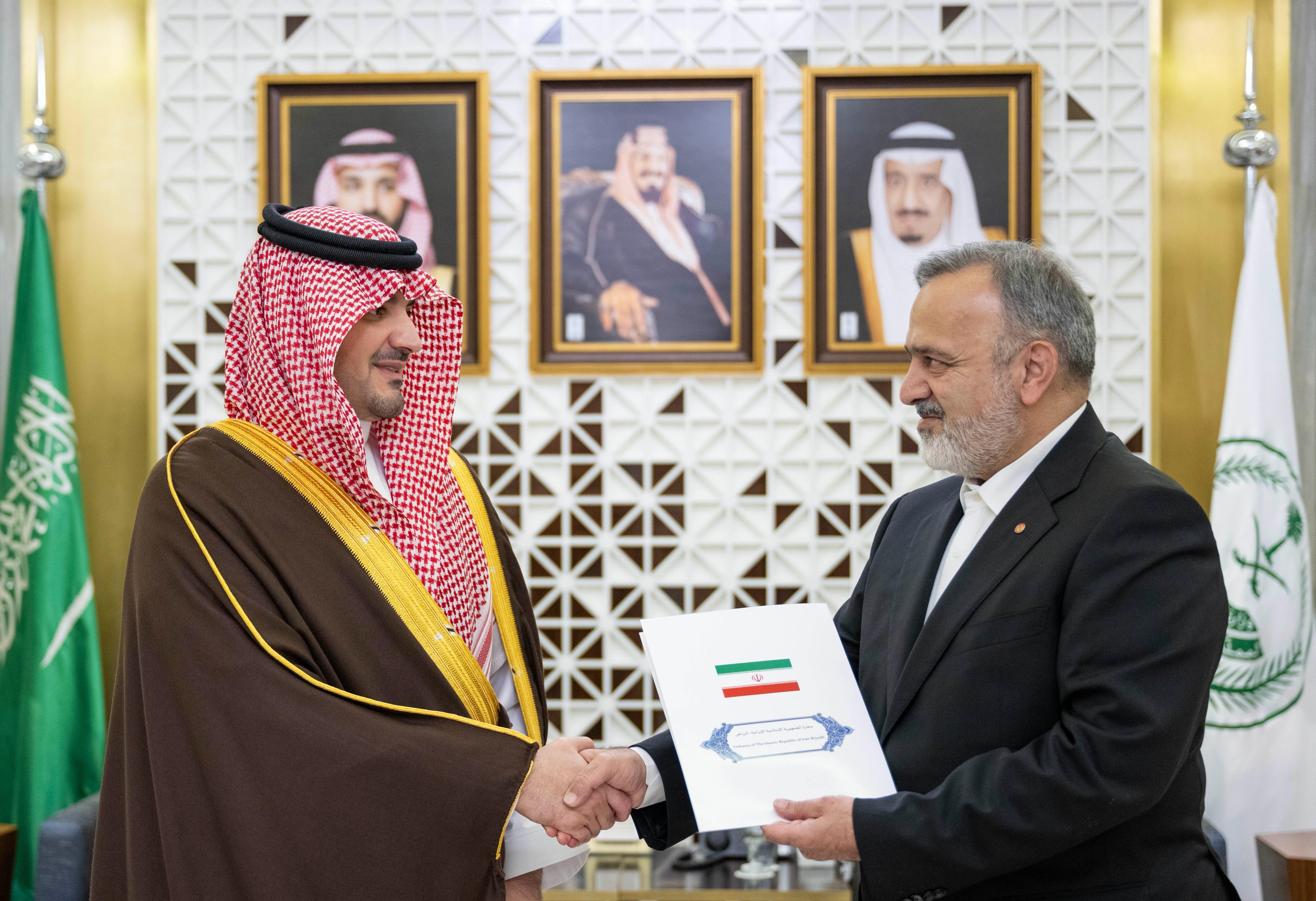 ولي العهد يتلقى رسالة خطية من رئيس الجمهورية الإسلامية الإيرانية
