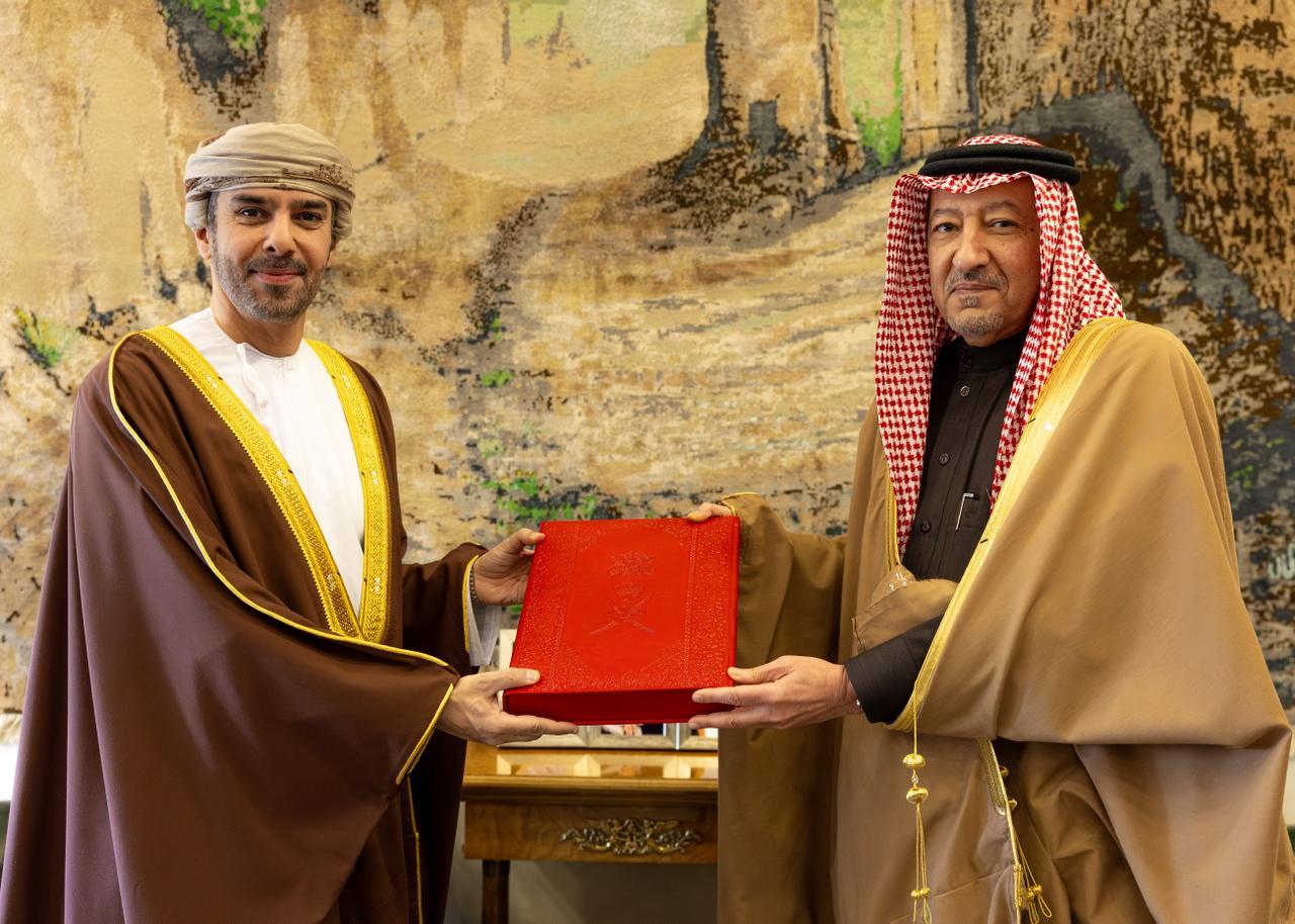 ولي العهد يتلقى رسالة خطية من سلطان عُمان