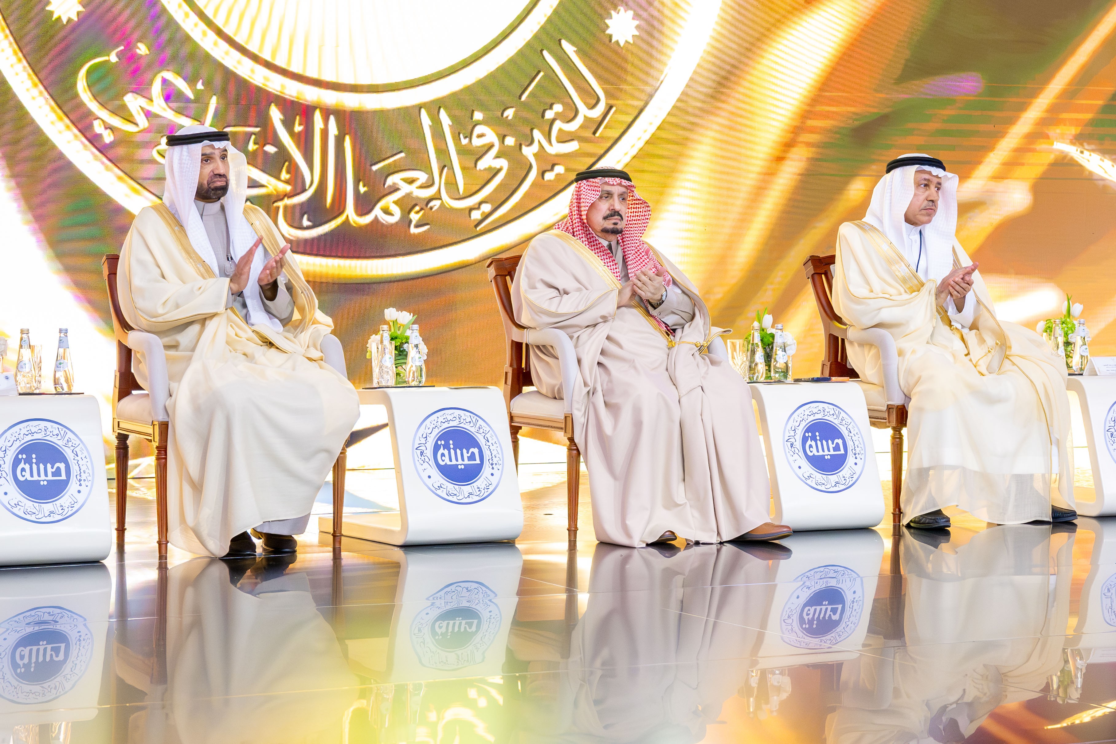 أمير الرياض يُكرّم الفائزين بجائزة الأميرة صيتة