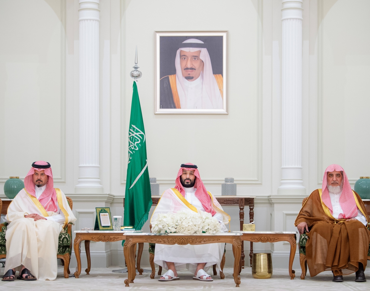 &nbsp;ولي العهد يستقبل أصحاب الفضيلة العلماء والمعالي وجمعاً من المواطنين في المدينة المنورة