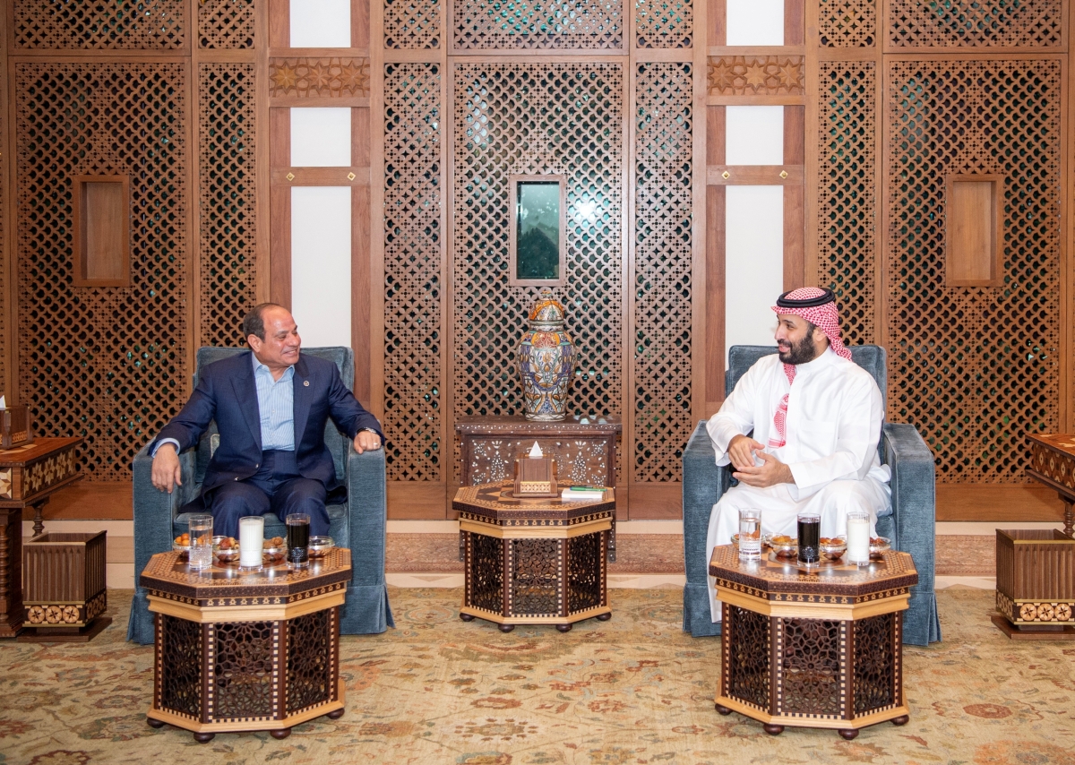ولي العهد يستقبل الرئيس المصري