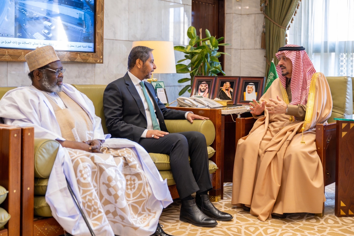 &nbsp;أمير الرياض يستقبل&nbsp;السفير الجيبوتي ورؤساء المجموعات الجغرافية المعتمدين لدى المملكة