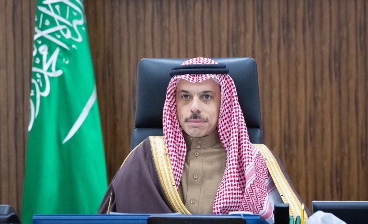 نيابة عن ولي العهد.. وزير الخارجية يشارك في اجتماع مع قادة عدة دول