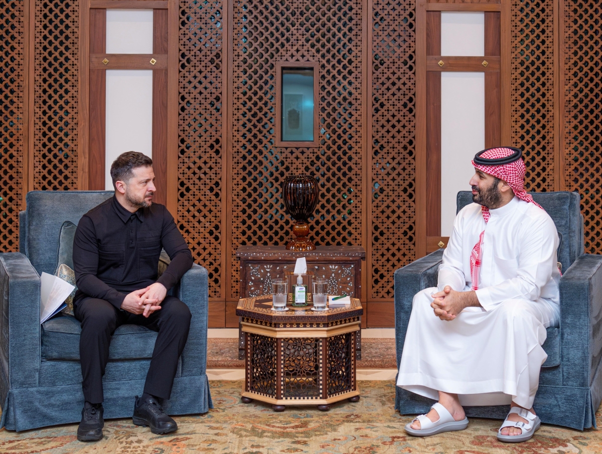 ولي العهد يلتقي الرئيس الأوكراني
