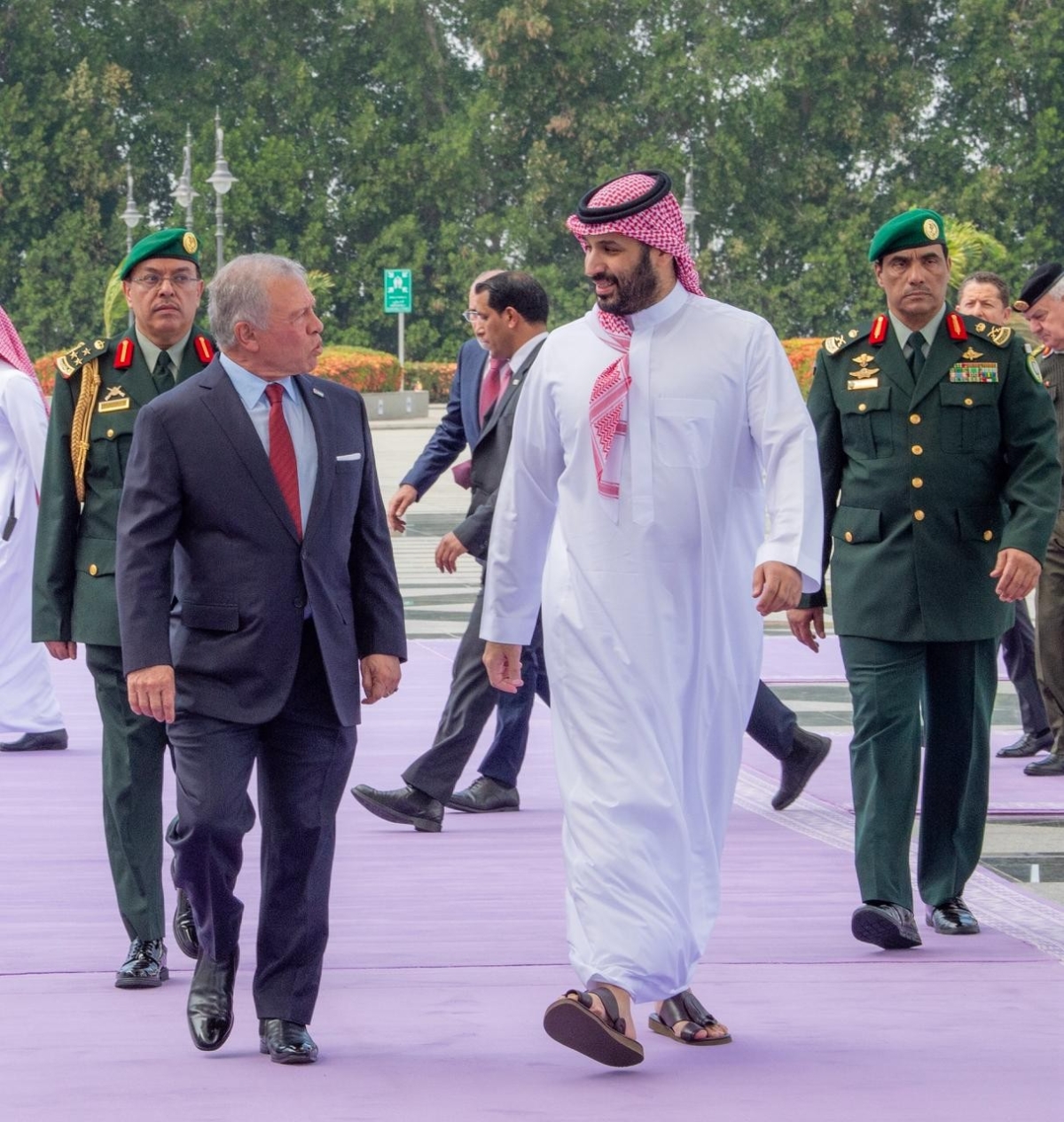ولي العهد يستقبل ملك الأردن