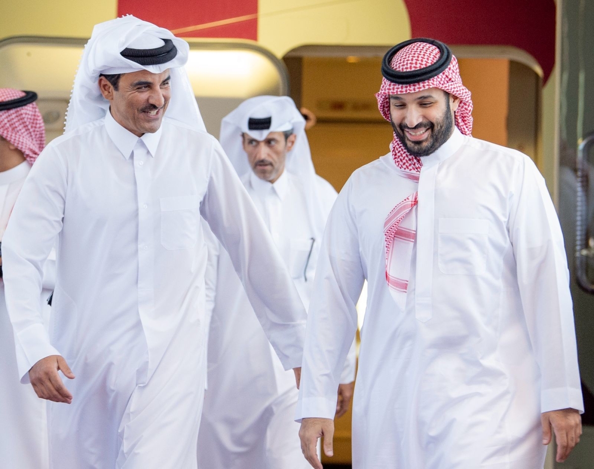 ولي العهد يستقبل أمير قطر