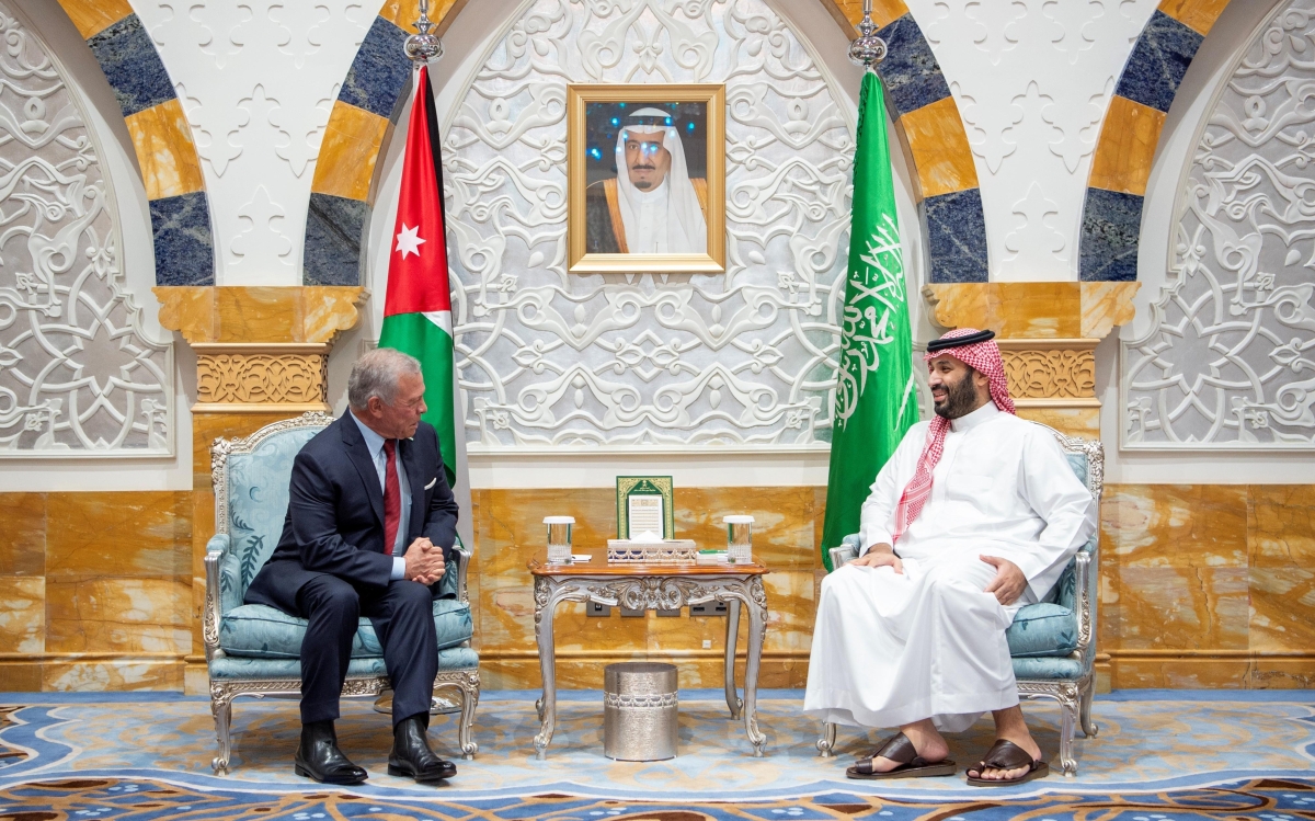 ولي العهد يلتقي ملك الأردن