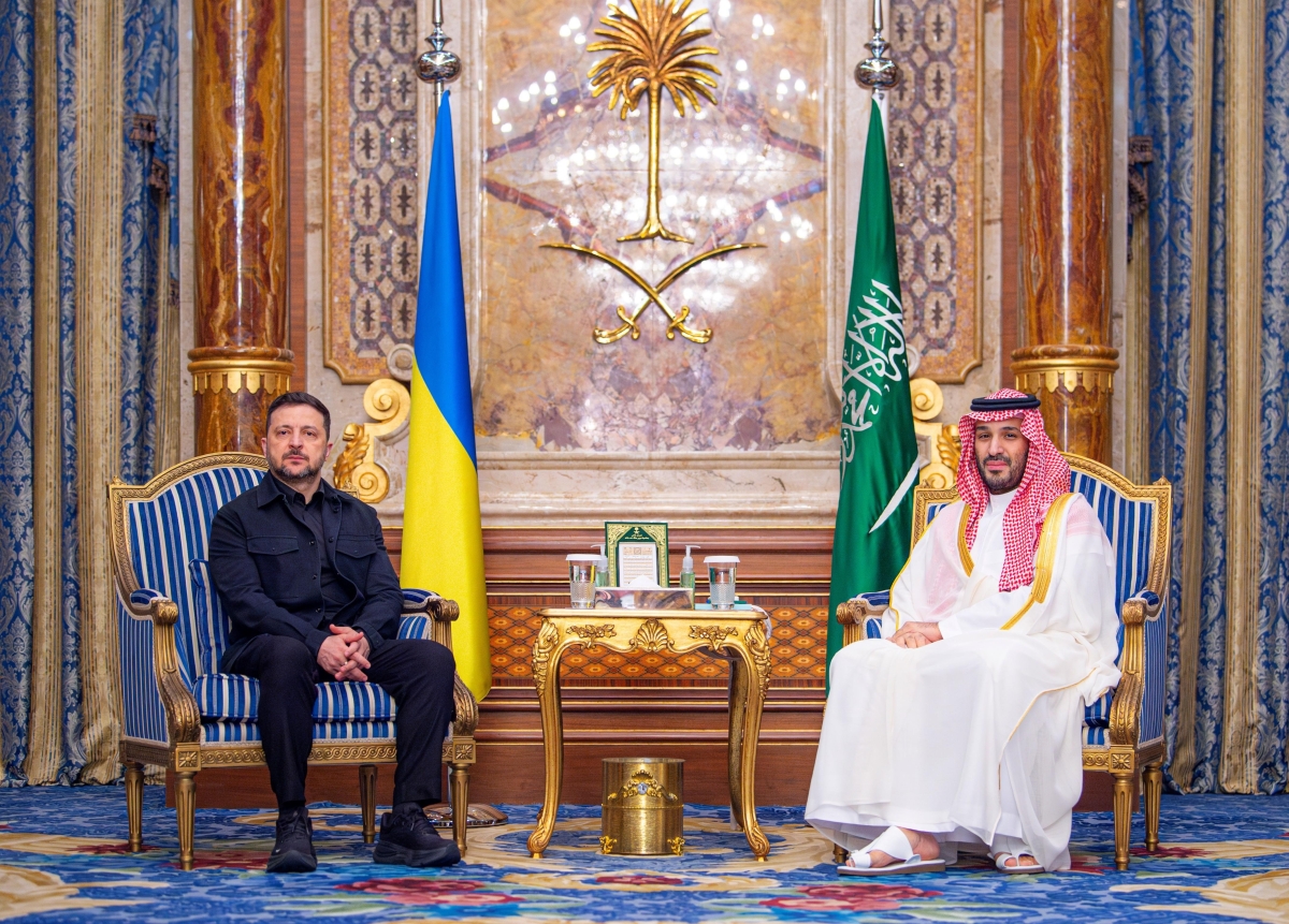 ولي العهد يلتقي رئيس أوكرانيا