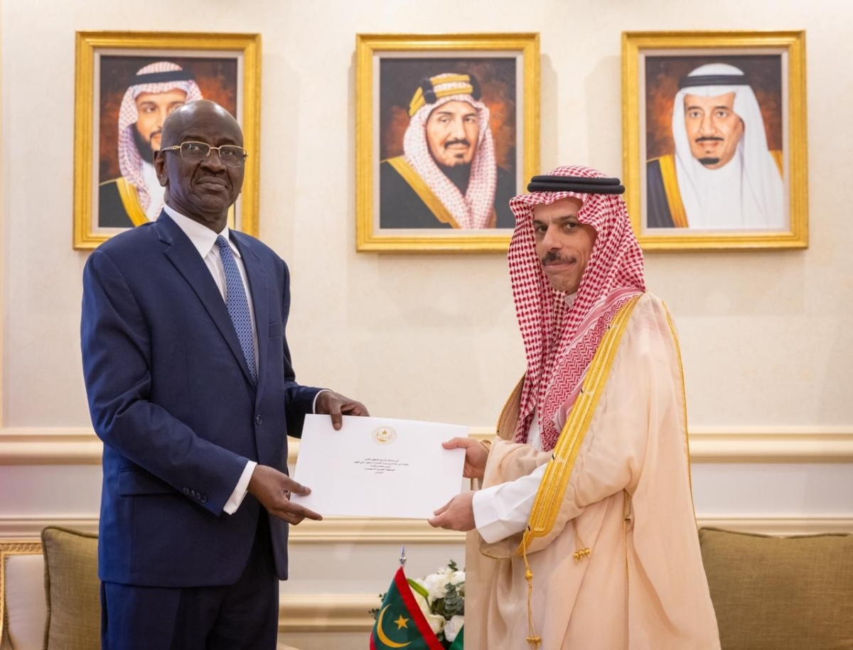 ولي العهد يتلقى رسالة خطية من رئيس  موريتانيا