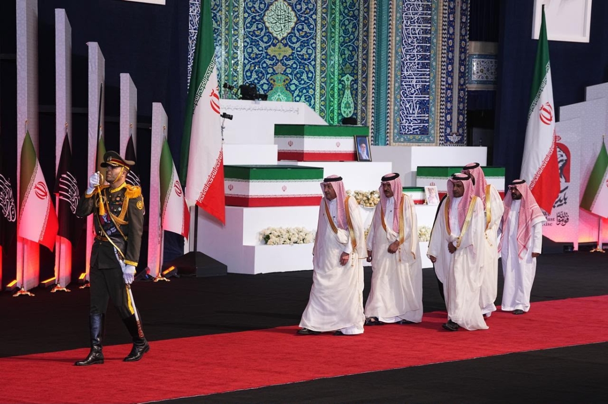 نائب وزير الخارجية ينقل تعازي القيادة للرئيس الإيراني