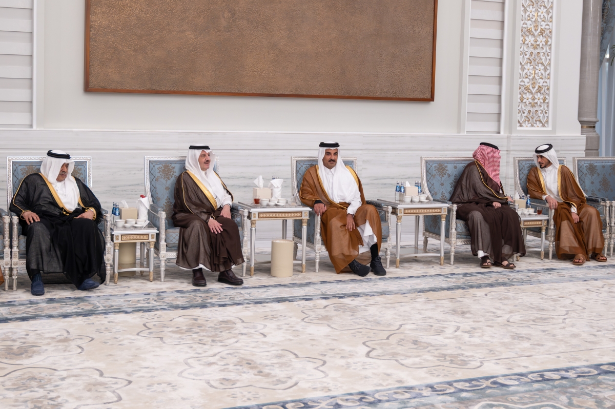 أمير المنطقة الشرقية ينقل تعازي القيادة لأمير قطر