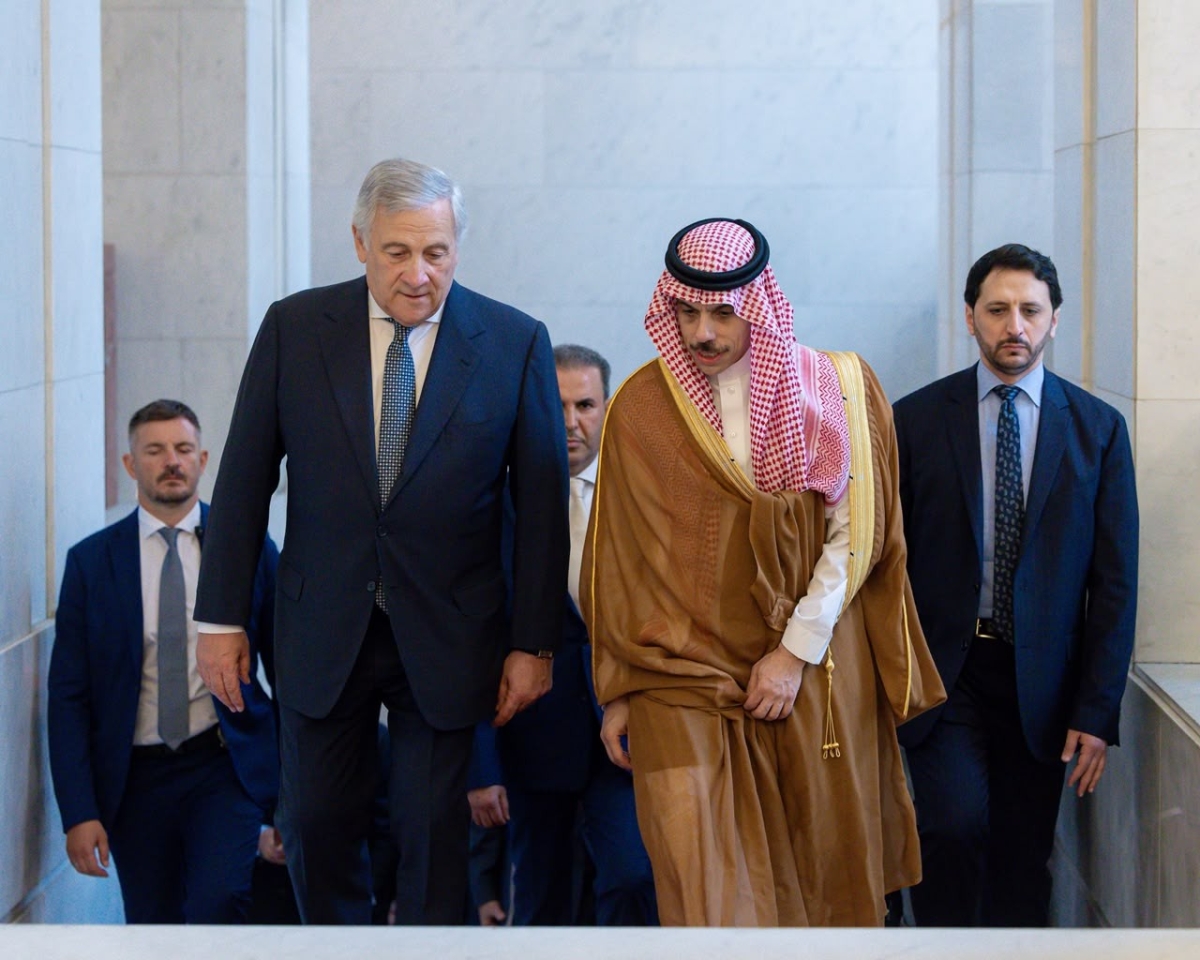 المملكة وإيطاليا تشددان على ضرورة حماية حرية الملاحة والأمن البحري