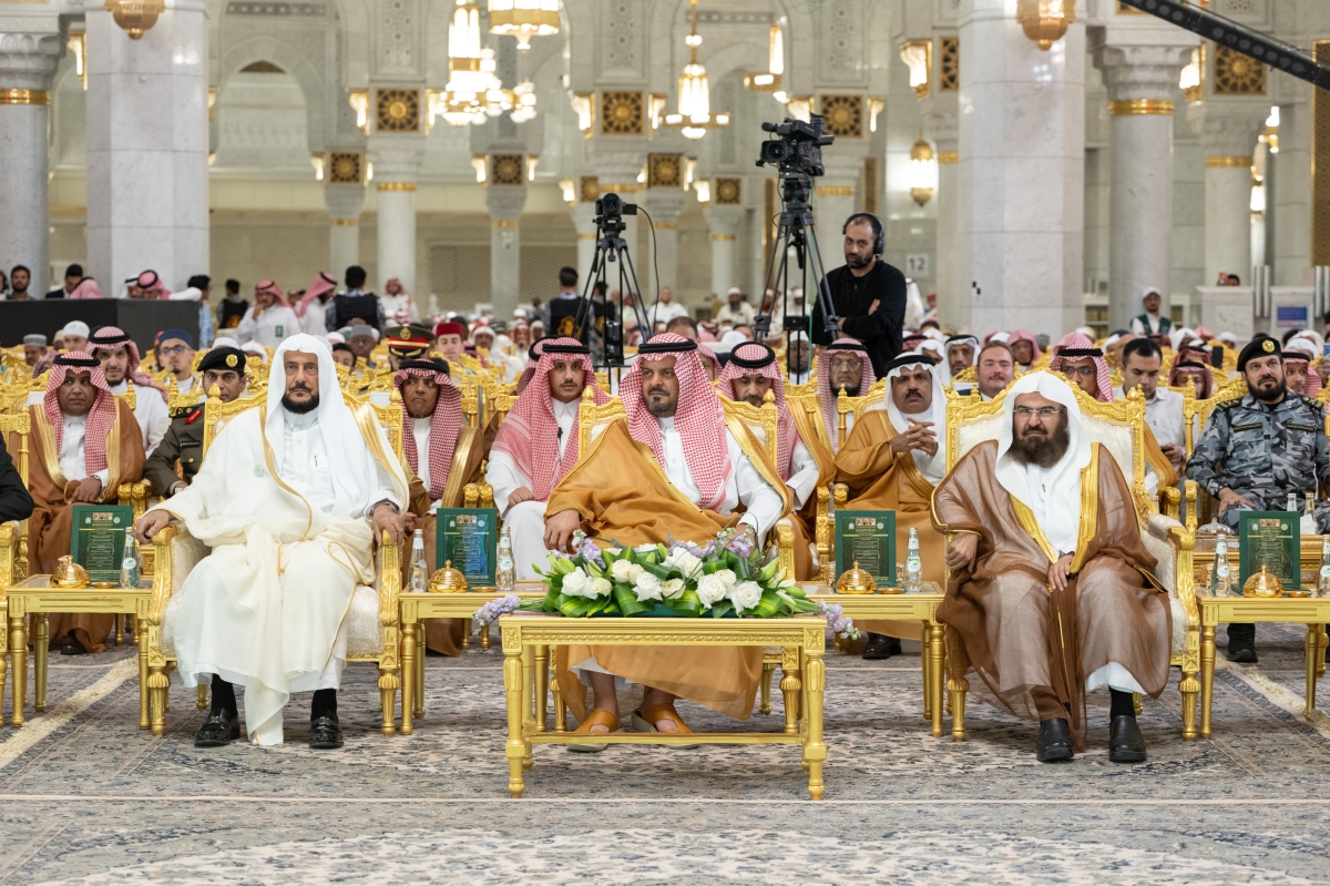 نائب أمير منطقة مكة المكرمة يكرّم الفائزين بمسابقة الملك عبدالعزيز الدولية لحفظ القرآن الكريم وتلاوته وتفسيره