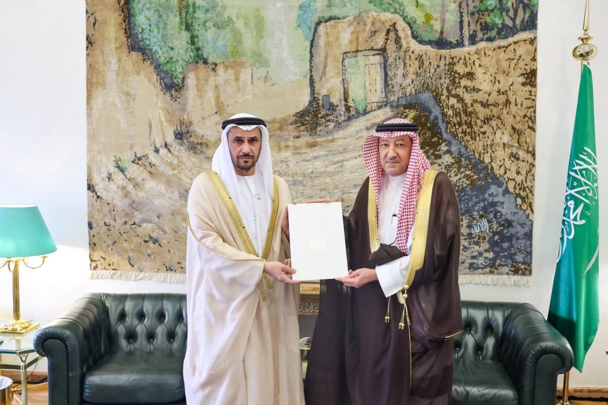 خادم الحرمين الشريفين يتلقى رسالة خطية من رئيس الإمارات
