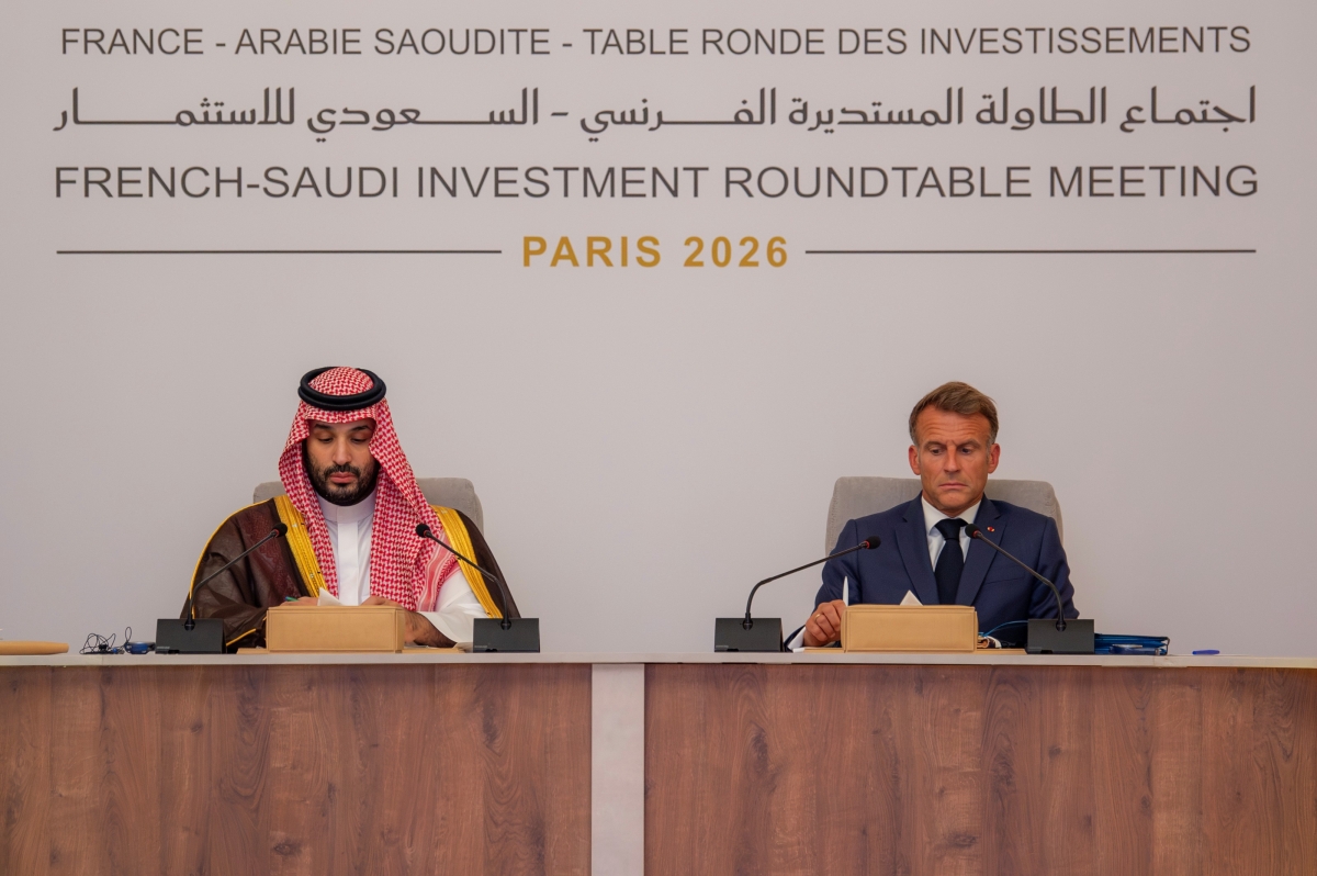 انعقاد اجتماع الطاولة المستديرة بحضور ولي العهد والرئيس الفرنسي