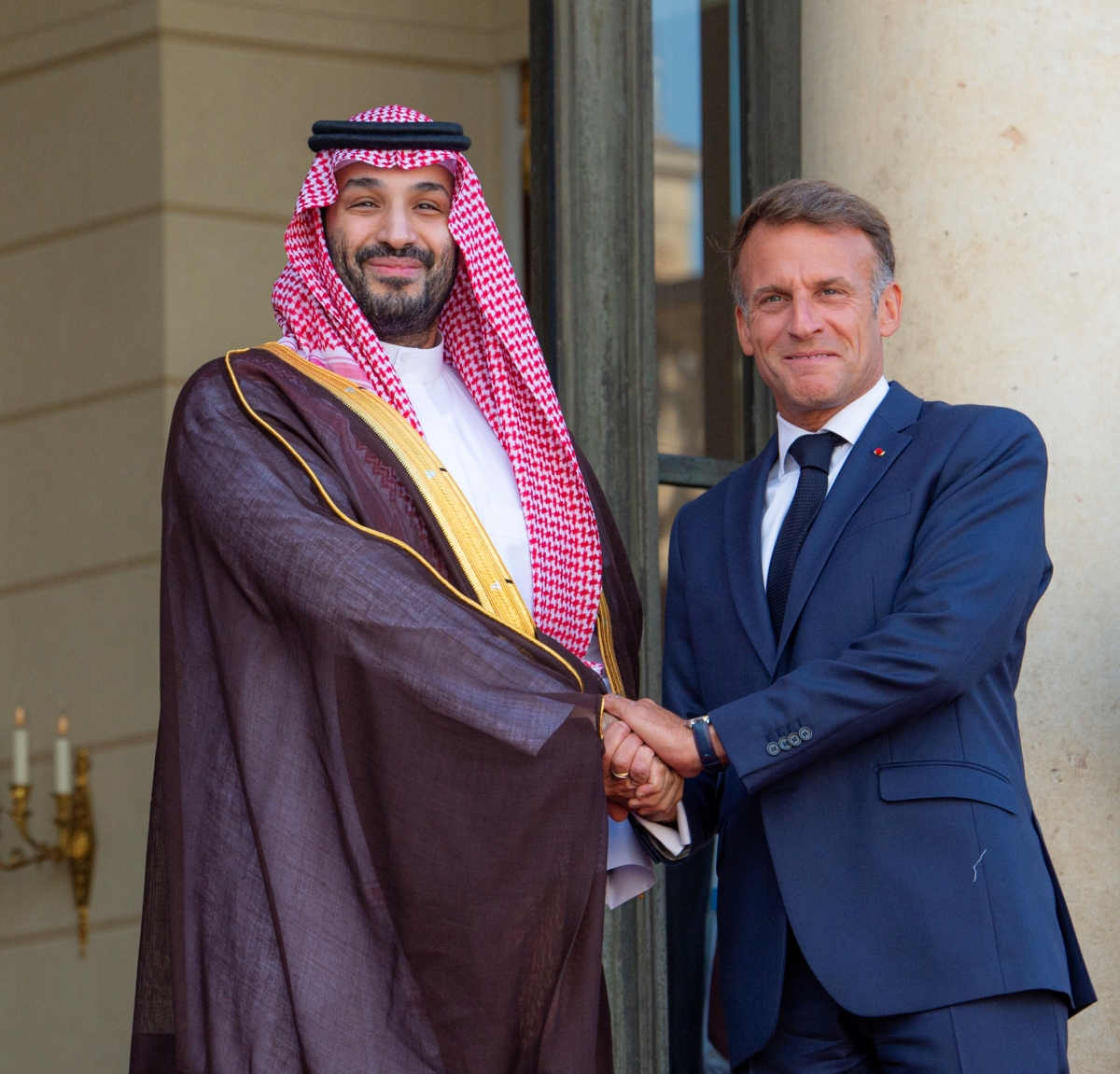 ولي العهد يلتقي الرئيس الفرنسي ويعقدان اجتماعًا ثنائيًّا