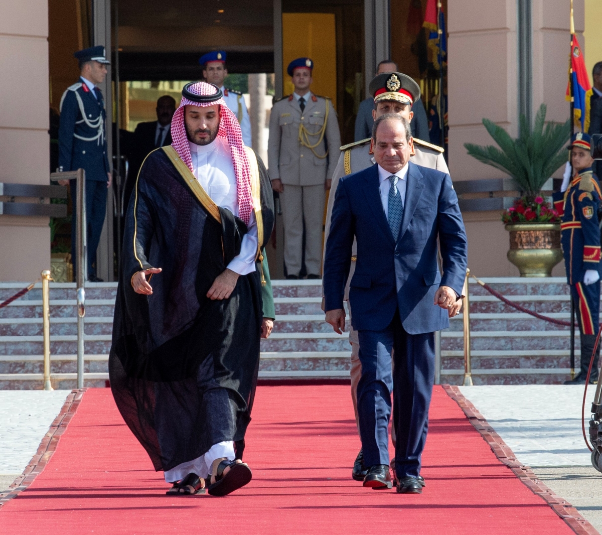ولي العهد يغادر القاهرة