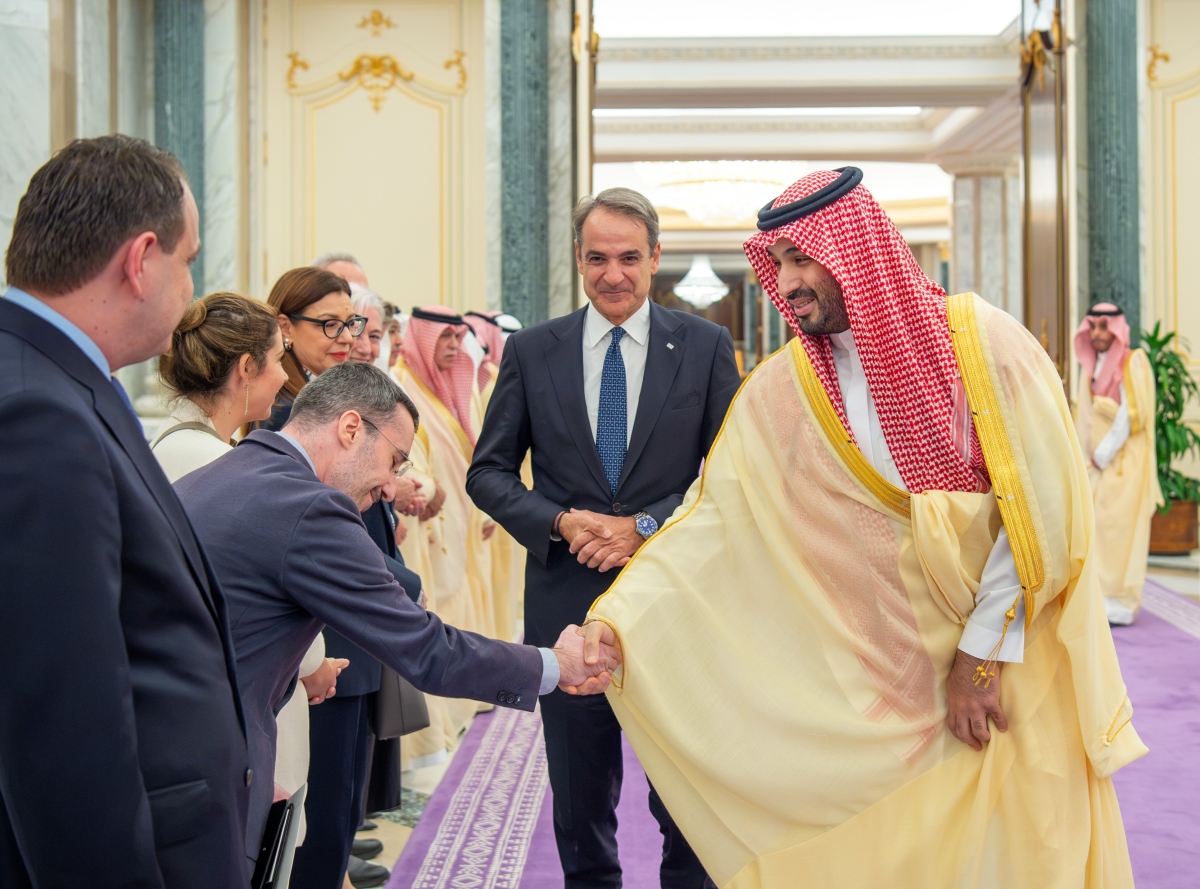 ولي العهد يستقبل رئيس وزراء الجمهورية الهيلينية