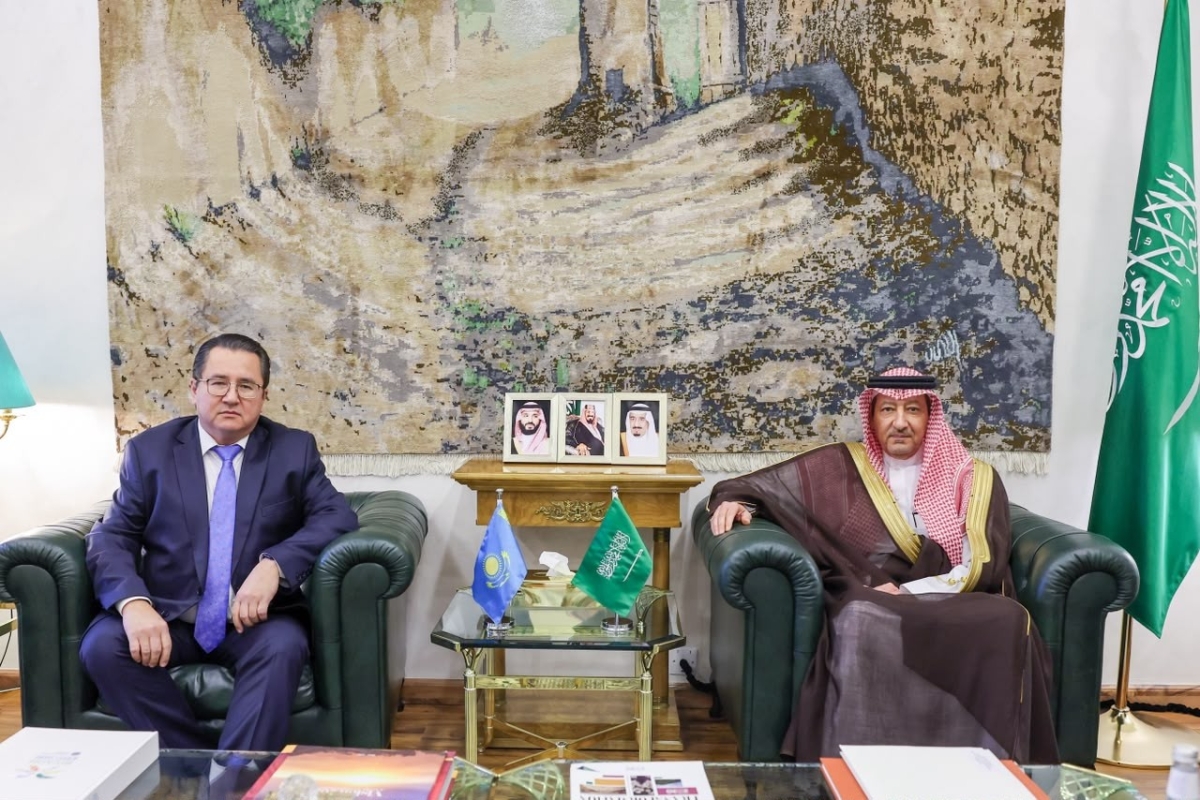 ولي العهد يتلقى رسالة خطية من رئيس جمهورية كازاخستان