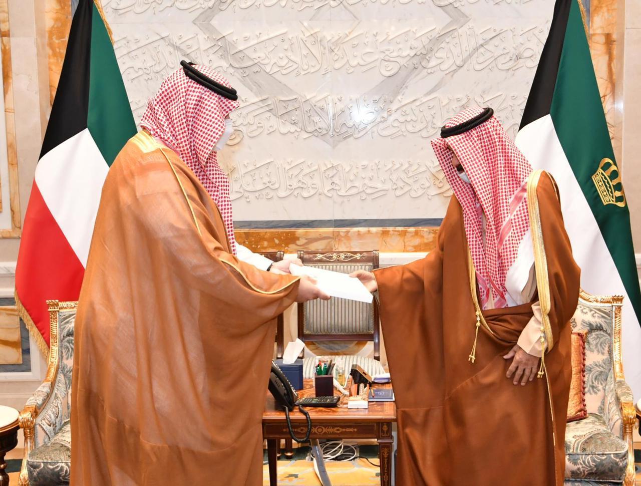 خادم الحرمين الشريفين يبعث رسالة خطية إلى أمير الكويت