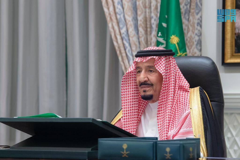 برئاسة خادم الحرمين الشريفين مجلس الوزراء يعقد جلسته عبر الاتصال المرئي