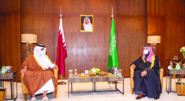 ولي العهد يلتقي أمير قطر