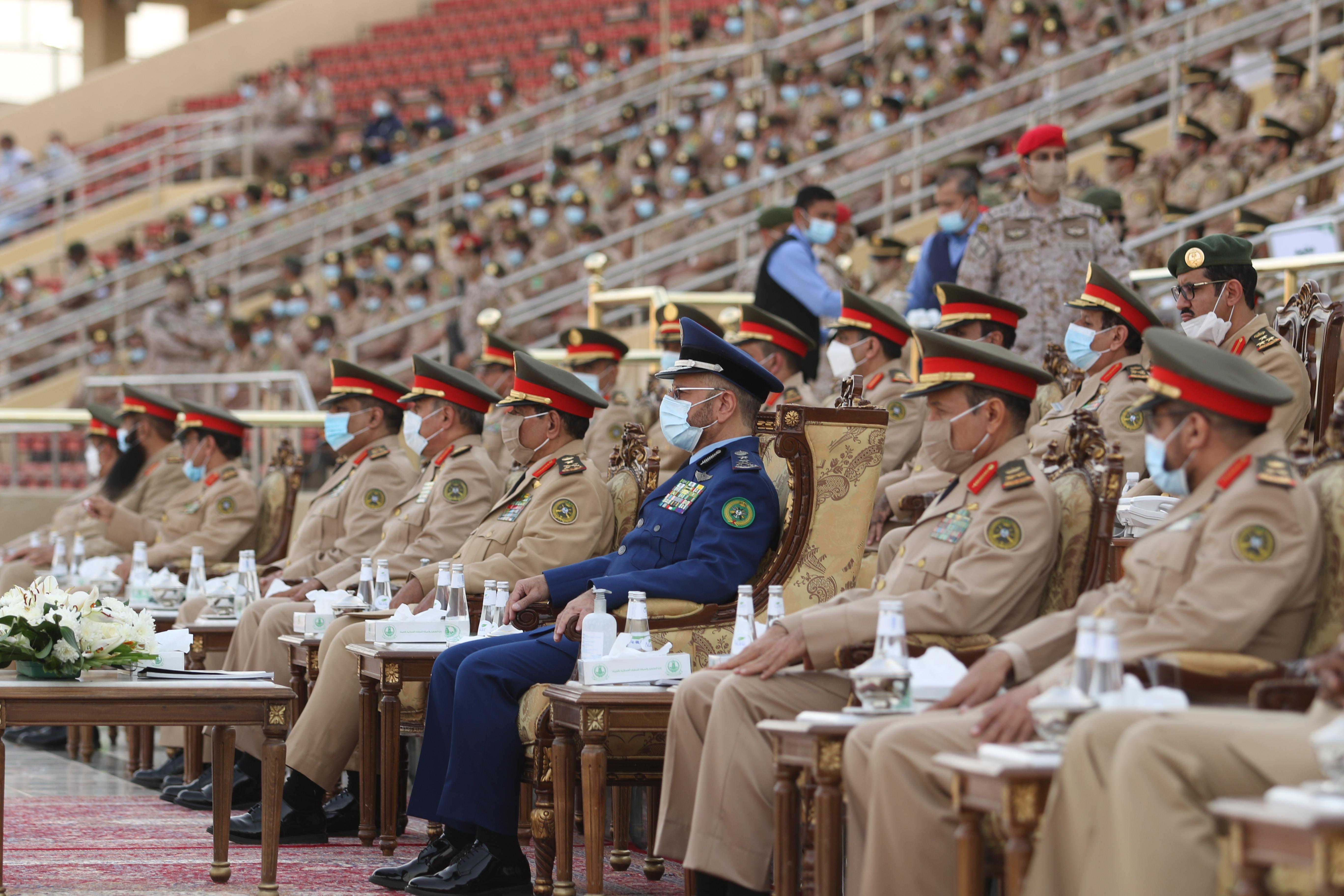 نيابة عن ولي العهد رئيس هيئة الأركان العامة يرعى حفل تخريج الدفعة الـ(79) من طلبة كلية الملك عبدالعزيز الحربية