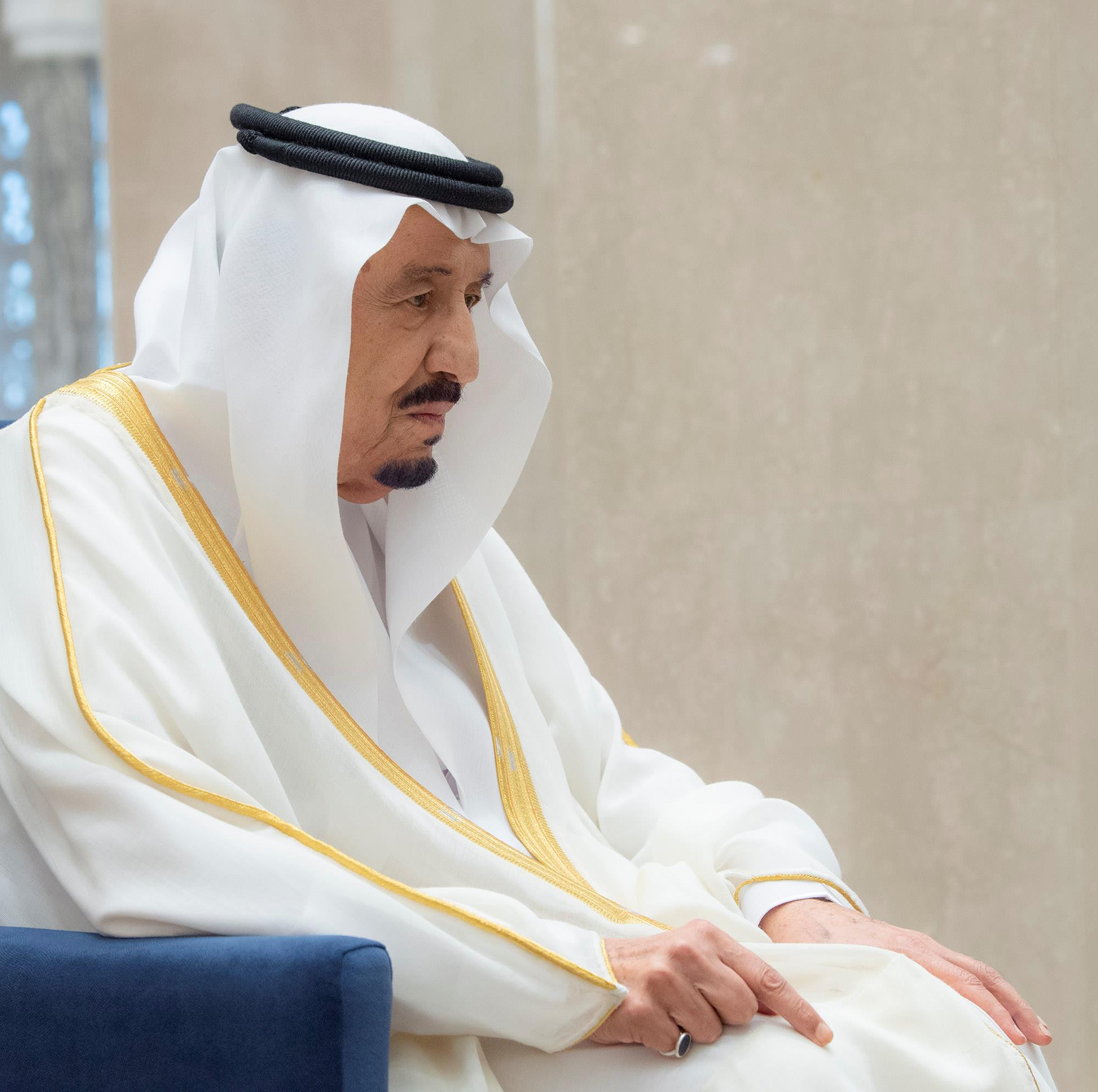 خادم الحرمين الشريفين يؤدي صلاة عيد الفطر المبارك