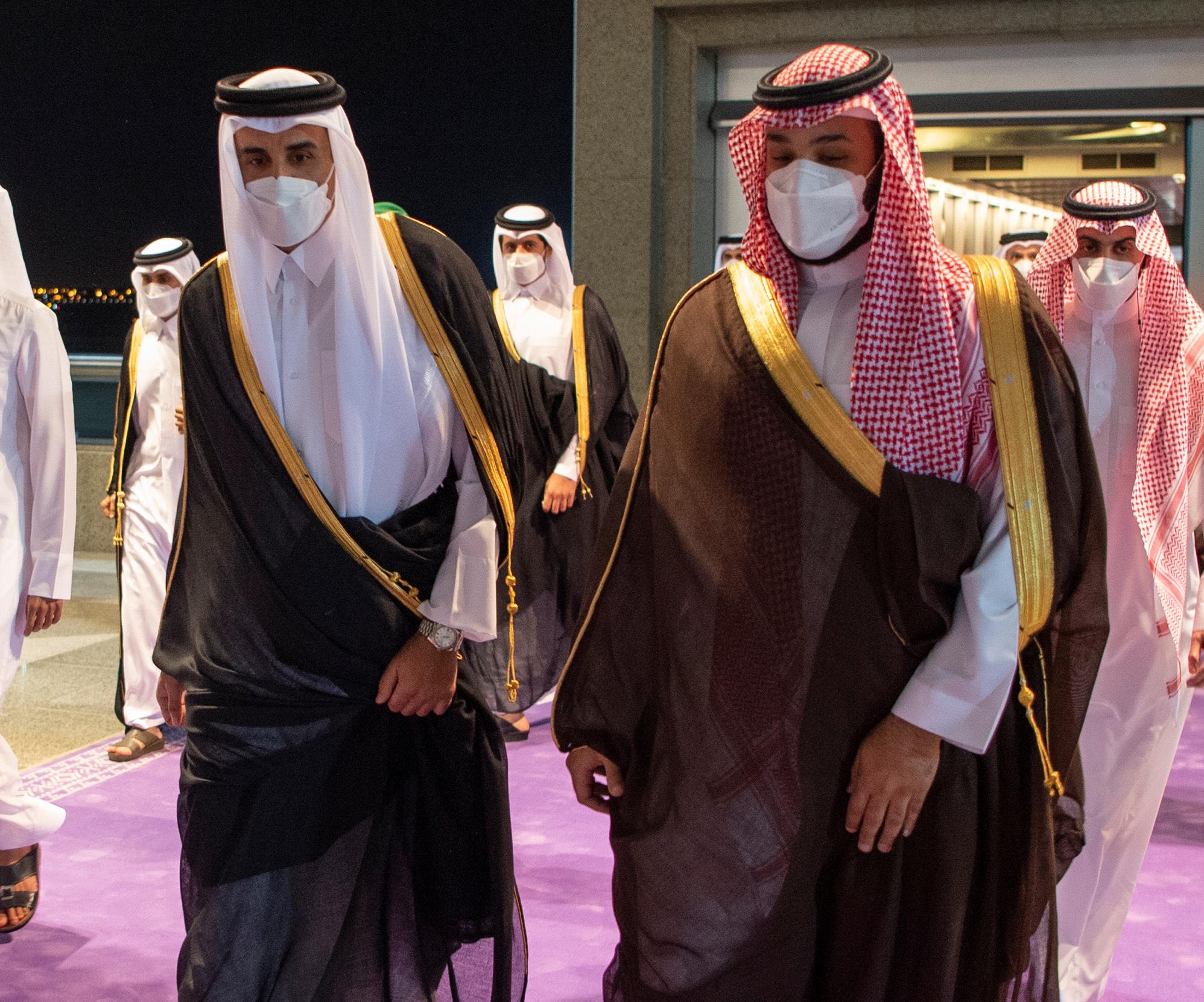 ولي العهد يستقبل أمير قطر