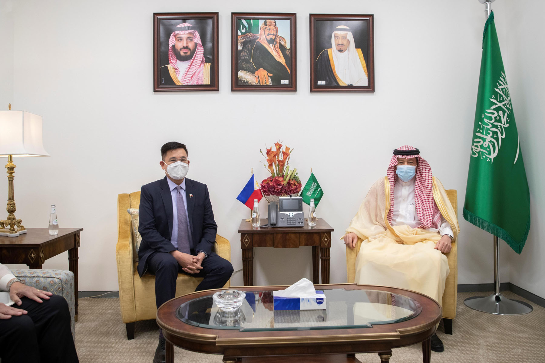 نيابة عن ولي العهد.. رئيس هيئة الأركان العامة يرعى حفل تخريج دورة تأهيل الضباط الجامعيين