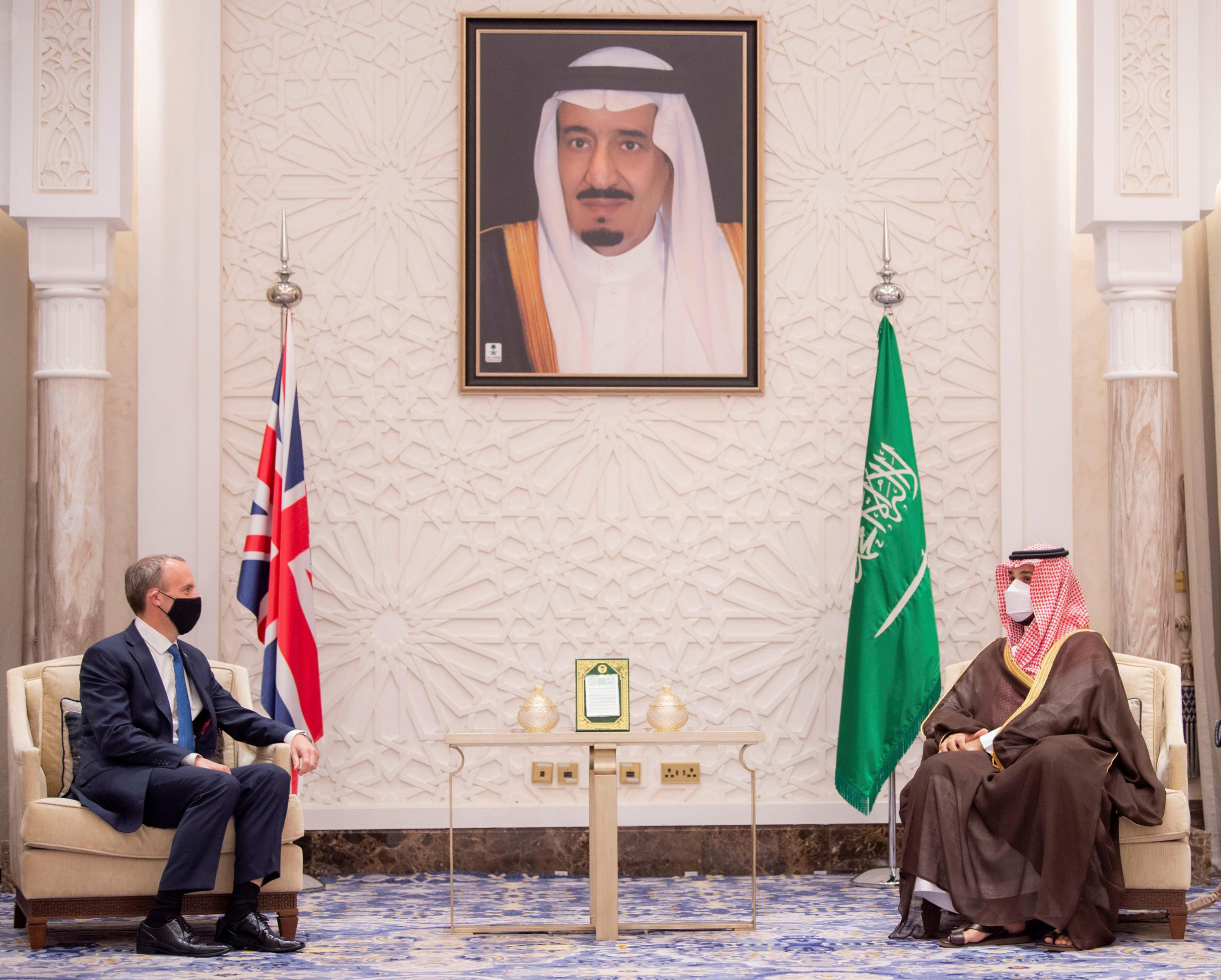 ولي العهد يلتقي وزير الخارجية البريطاني