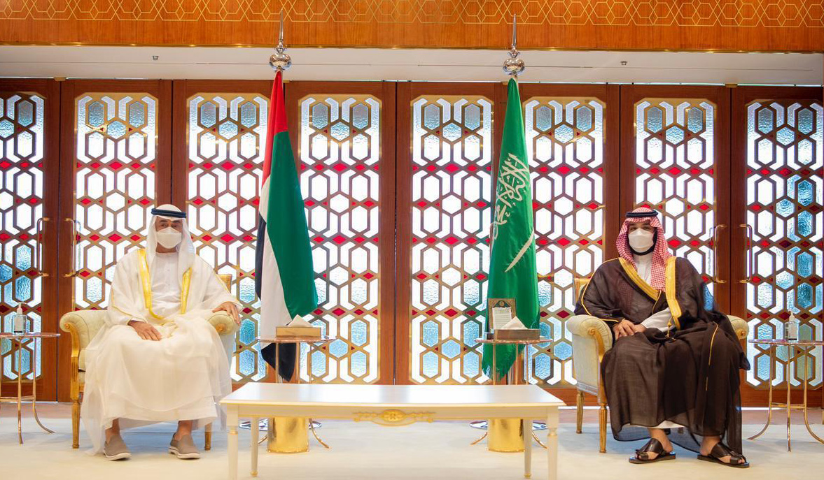 ولي العهد يجتمع مع الشيخ محمد بن زايد آل نهيان
